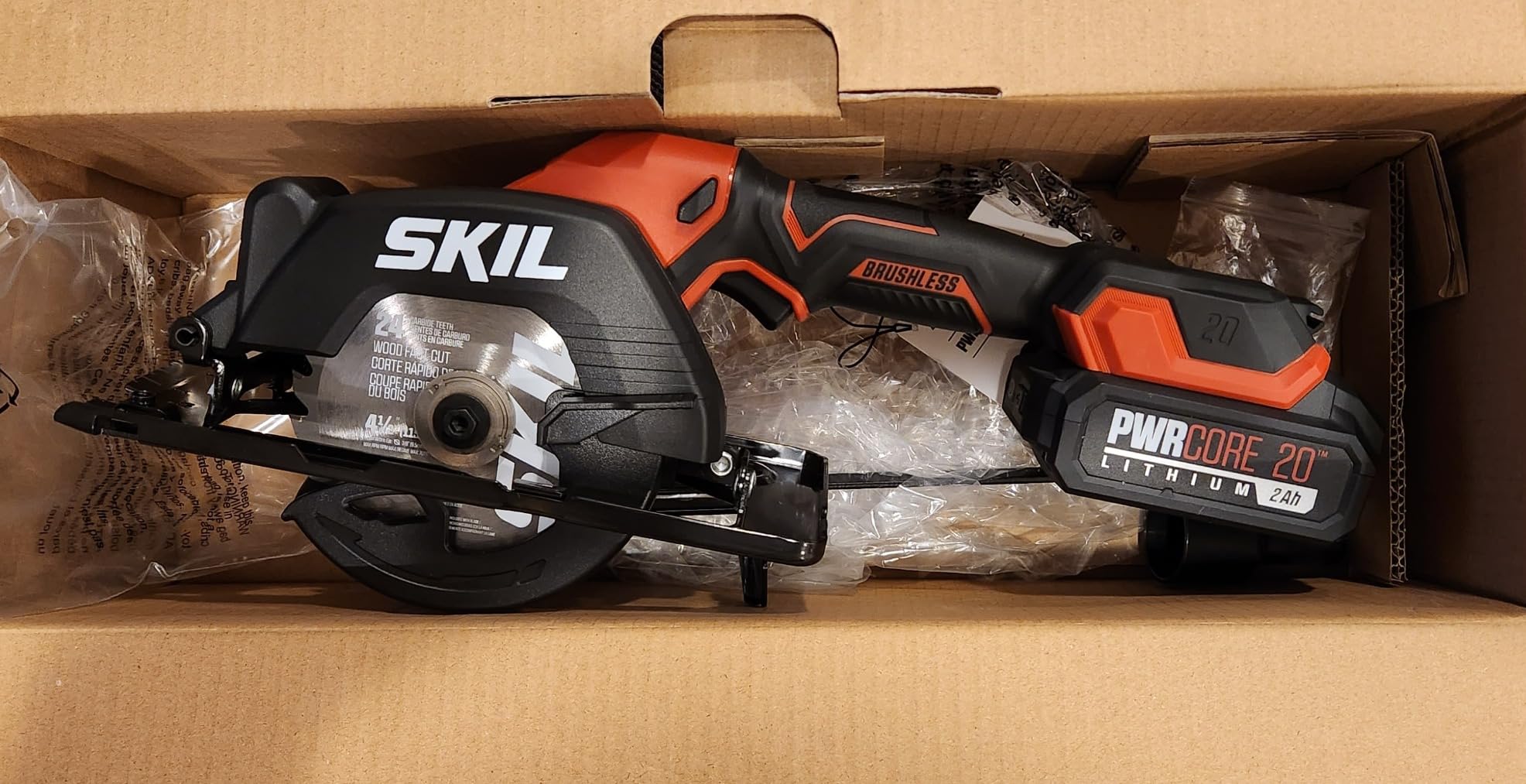Skil PWRCORE 20 Brushless 20V 4-1/2 in. Compact Lightweight One-Hand Circular Saw Kit with Up to 6,000 RPM Includes 2.0Ah PWR CORE 20 Lithium Battery and Charger - CR5435B-10 - Customer Photo 2