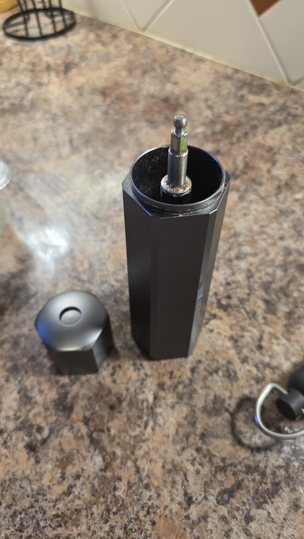HexClad HexMill Pepper Grinder, Professional Grade Heavy Duty, Refillable, Aluminum Matte Black, Adjustable Ten Coarse Grind Settings - Customer Photo 1