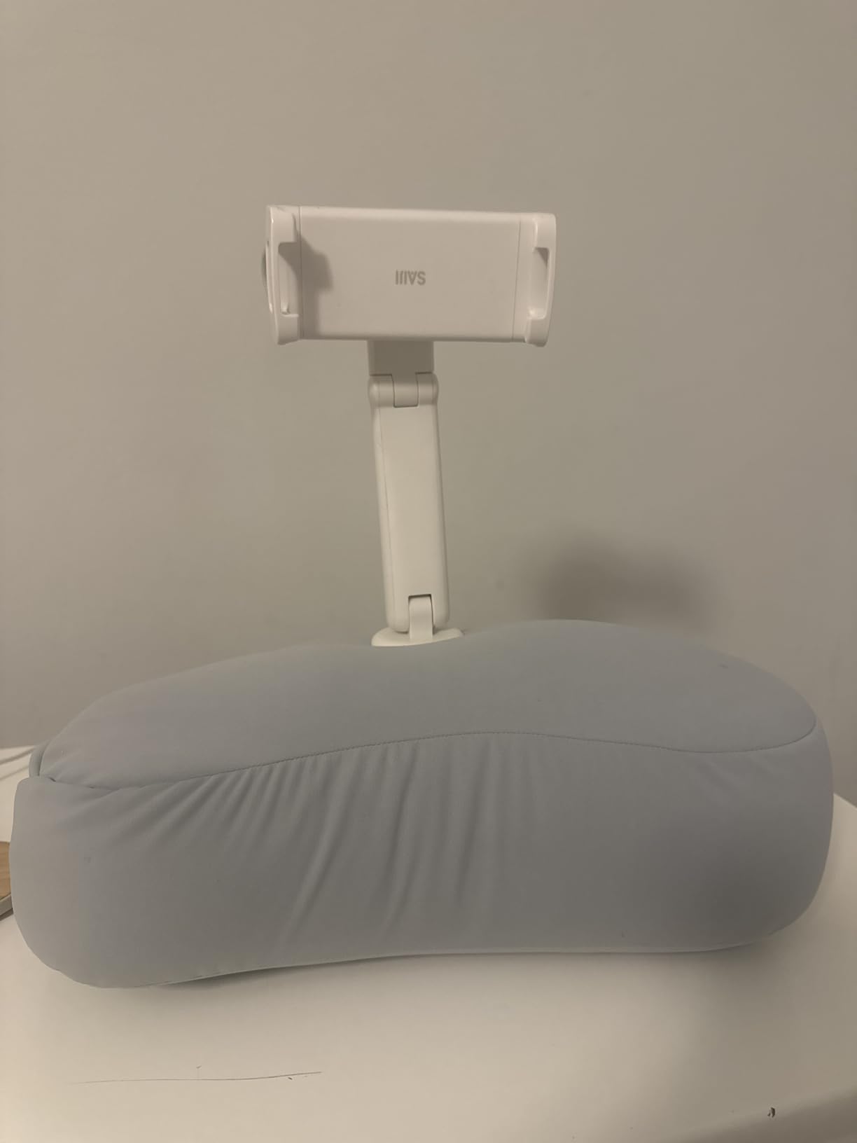SAIJI Kindle Pillow Stand, iPad Stand Compatible with 4.7-15.6 Kindle, Phone, iPad, 360 Degree Adjustable Lap Beanbag Tablet Holder for Bed - Customer Photo 2
