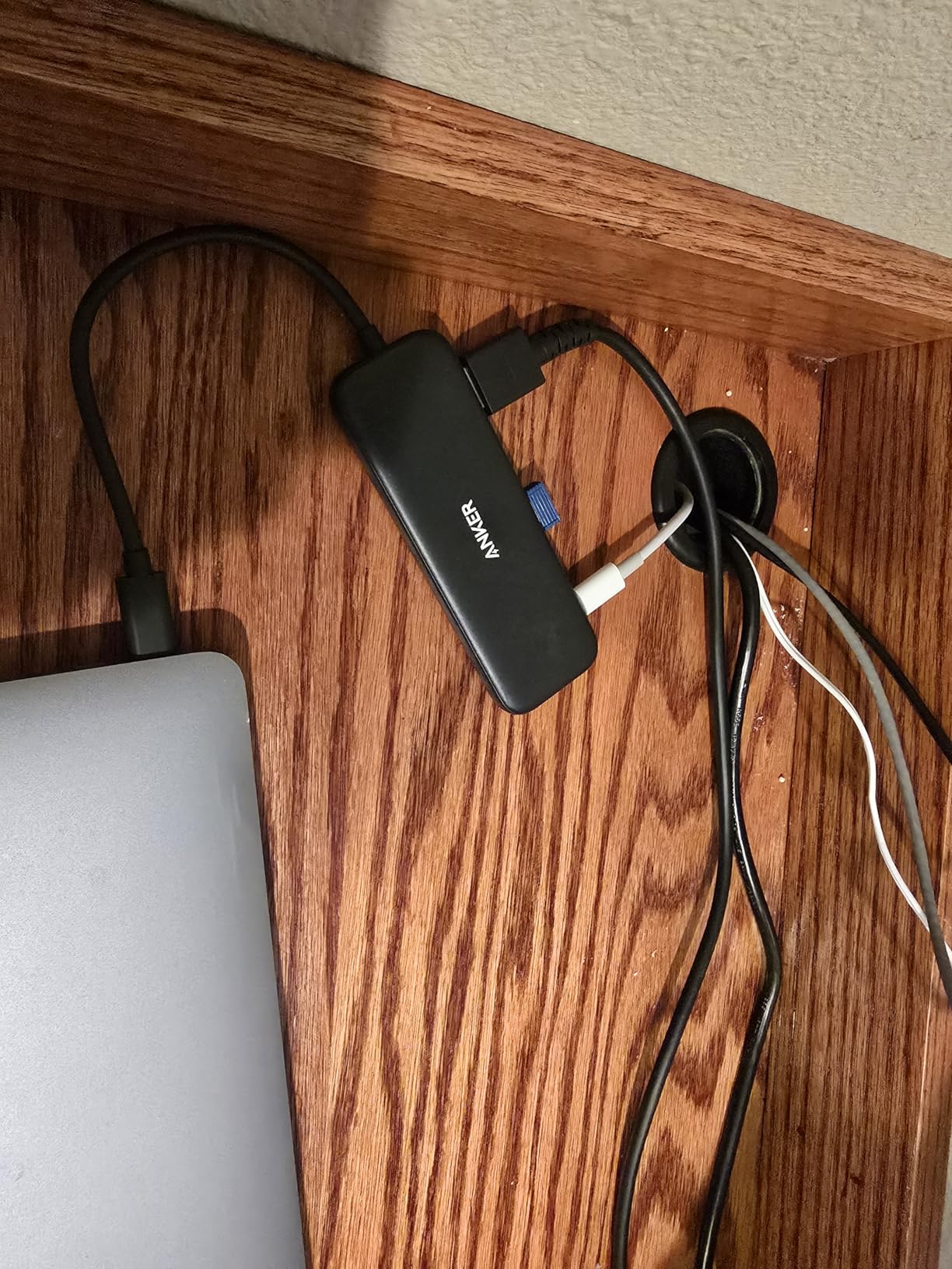 Anker USB C Hub, 5-in-1 USBC to HDMI Splitter with 4K Display | 85W Max PD, 1 Powered USB-C 5Gbps & 2 Powered USB-A 3.0 5Gbps Data Ports, for MacBook Pro, MacBook Air, Dell and More (Black) customer photo 1