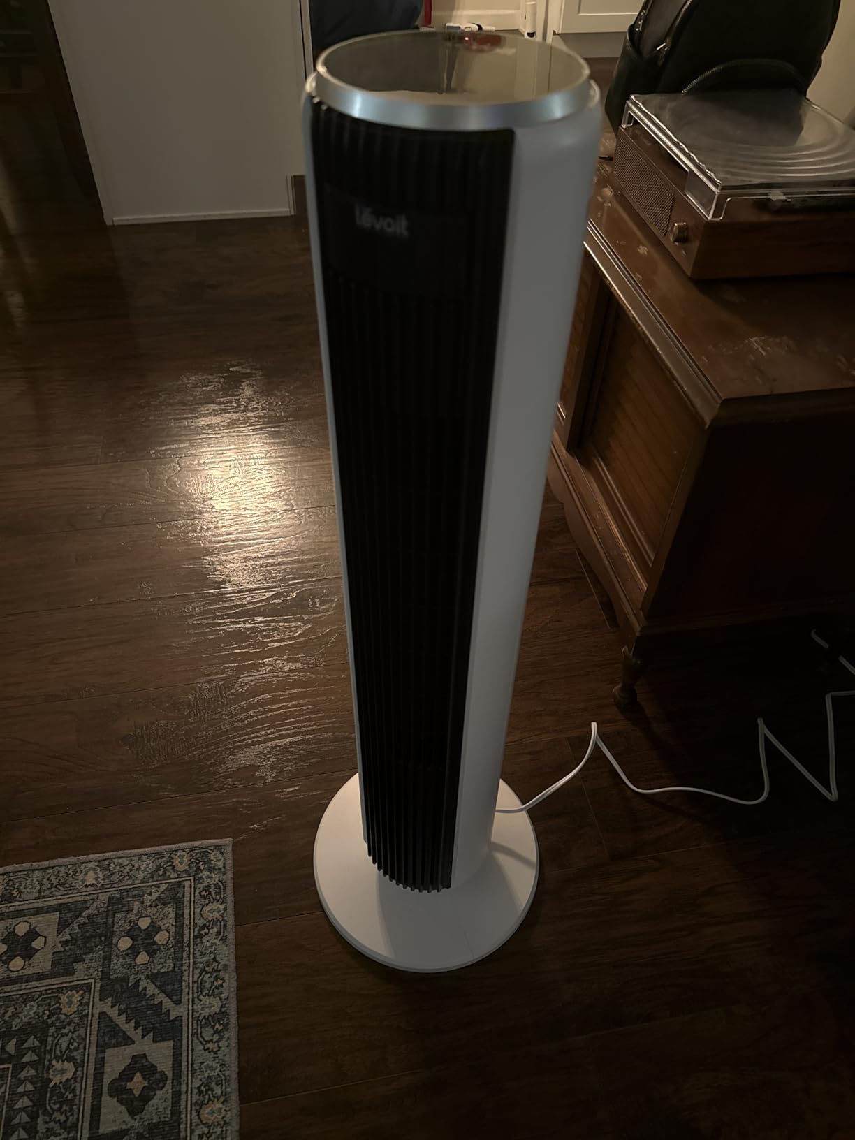 LEVOIT Tower Fan for Bedroom, 90° Oscillating Standing Fan with 28dB Quiet for Sleep, 25ft/s Velocity, 12H Timer, 5 Speeds 4 Modes, Remoter, Bladeless Room Fan for Home, Office, Indoor, 36 inch, White customer photo 1