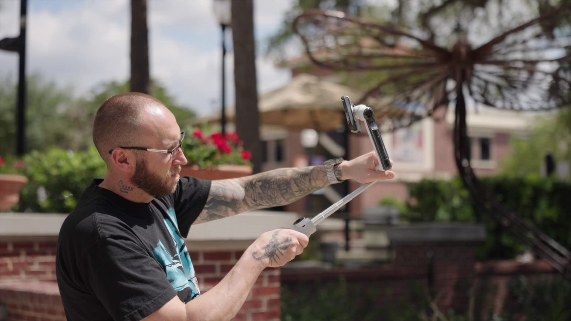 Insta360 Flow Gimbal Stabilizer for Smartphone, AI-Powered Gimbal, 3-Axis Stabilization, Built-in Tripod, Portable & Foldable, Auto Tracking Phone Stabilizer, Video Recording Customer Review Insta360 Flow Gimbal Stabilizer for Smartphone, AI-Powered Gimbal, 3-Axis Stabilization, Built-in Tripod, Portable & Foldable, Auto Tracking Phone Stabilizer, Video Recording - Customer Photo 2