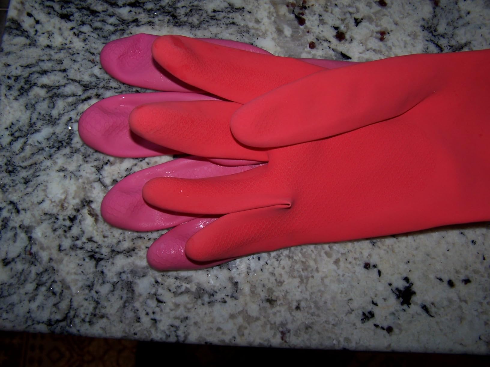 Rubber Kitchen Dishwashing Gloves - 4 Pairs Colorful Reusable Household Cleaning Gloves for Washing Dishes and Cleaning Tasks, Flexible Long-lasting and Non-Slip (Medium, Blue+Pink+Yellow+Red) Customer Review Rubber Kitchen Dishwashing Gloves - 4 Pairs Colorful Reusable Household Cleaning Gloves for Washing Dishes and Cleaning Tasks, Flexible Long-lasting and Non-Slip (Medium, Blue+Pink+Yellow+Red) - Customer Photo 4