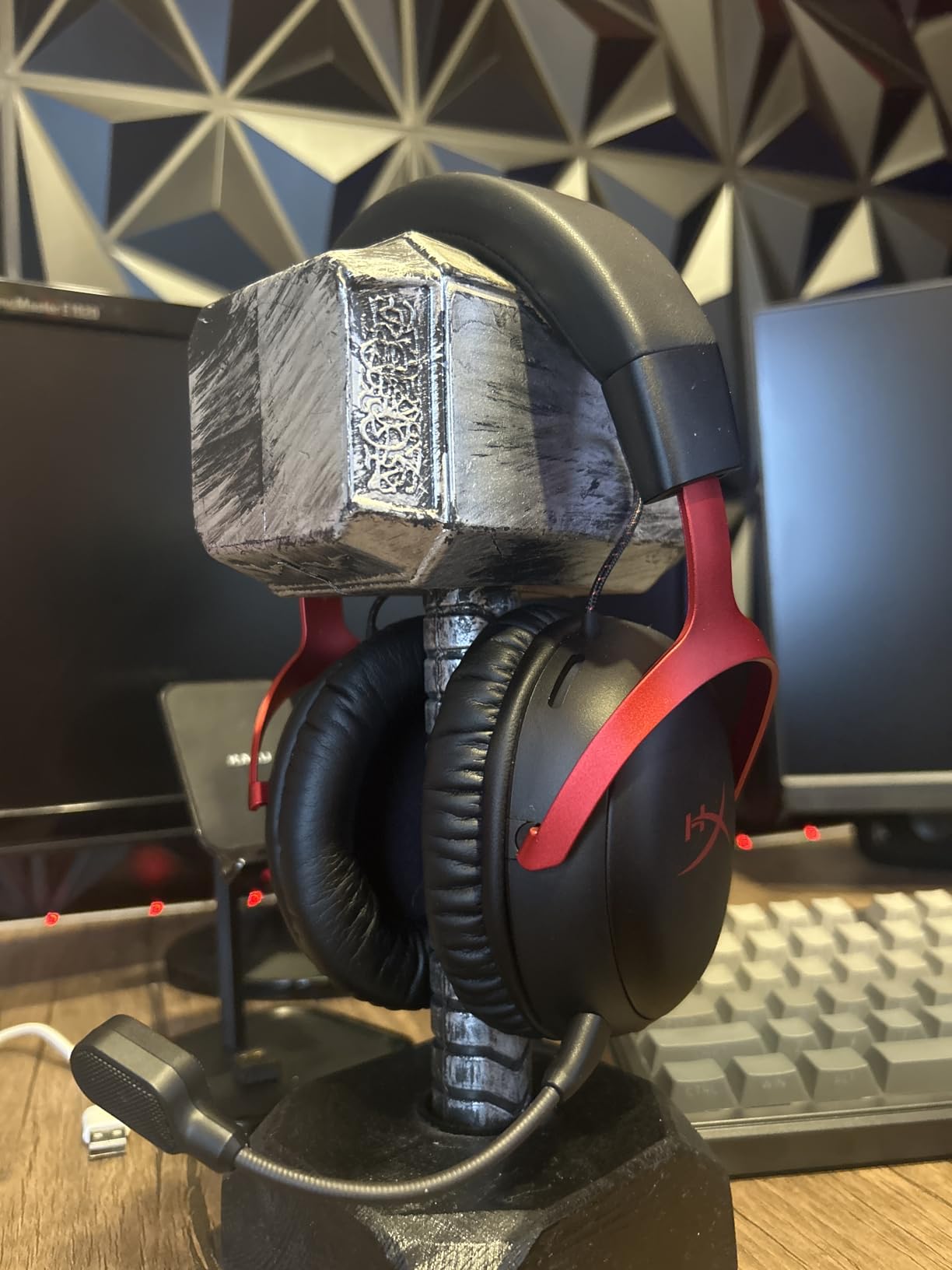 HyperX Cloud III Wired Gaming Headset for PC, PS5, Xbox Series X|S - Black/Red customer photo 2