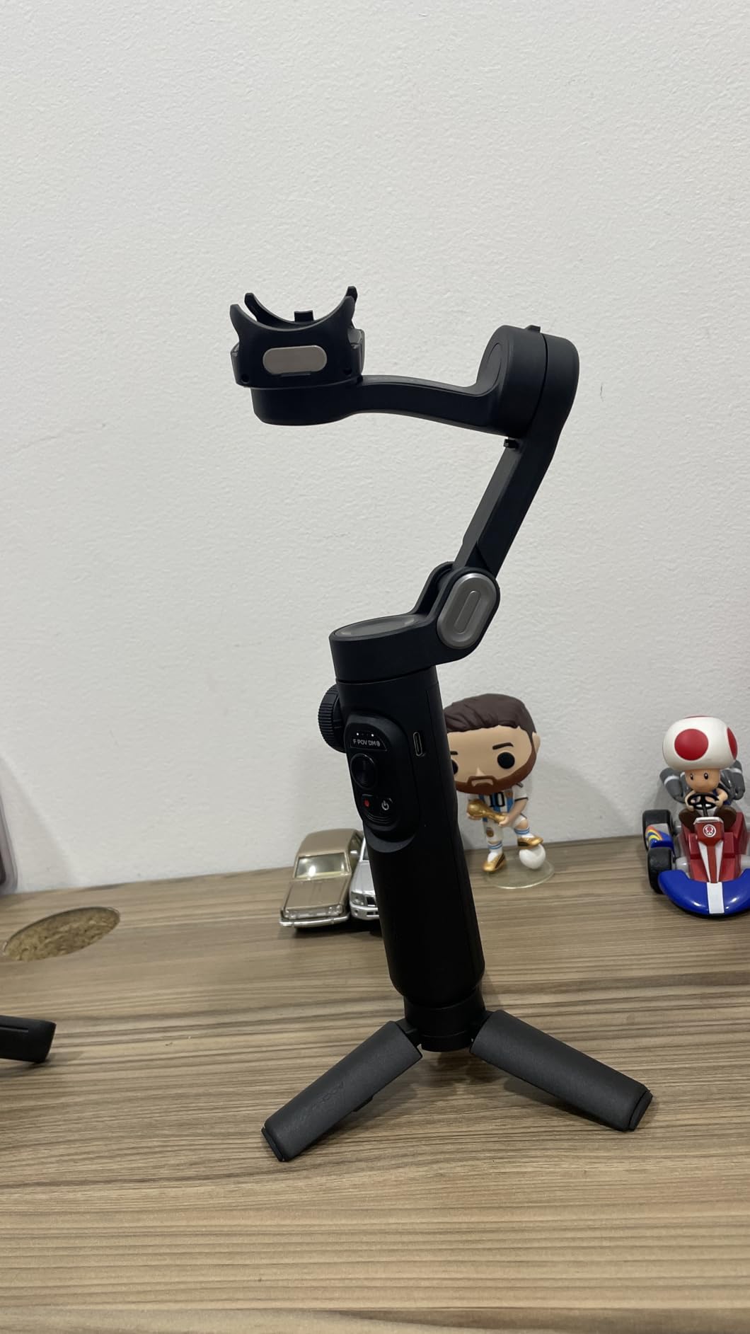 AOCHUAN Phone Gimbal Stabilizer 3-Axis Smartphone Foldable Handheld Gimbal for iPhone with Focus Wheel TikTok YouTube Vlog Stabilizer for iPhone16 15 14 13 12 Pro Max Android-Smart XE - Customer Photo 2