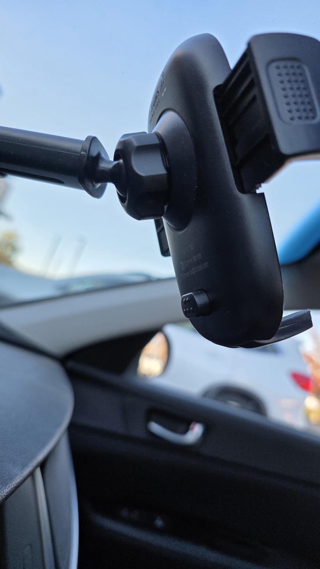 Qifutan Car Phone Holder Mount Phone Mount for Car Windshield Dashboard Air Vent Universal Hands Free Automobile Cell Phone Holder Fit for iPhone Smartphone Camera Mounts Customer Review Qifutan Car Phone Holder Mount Phone Mount for Car Windshield Dashboard Air Vent Universal Hands Free Automobile Cell Phone Holder Fit for iPhone Smartphone Camera Mounts - Customer Photo 1