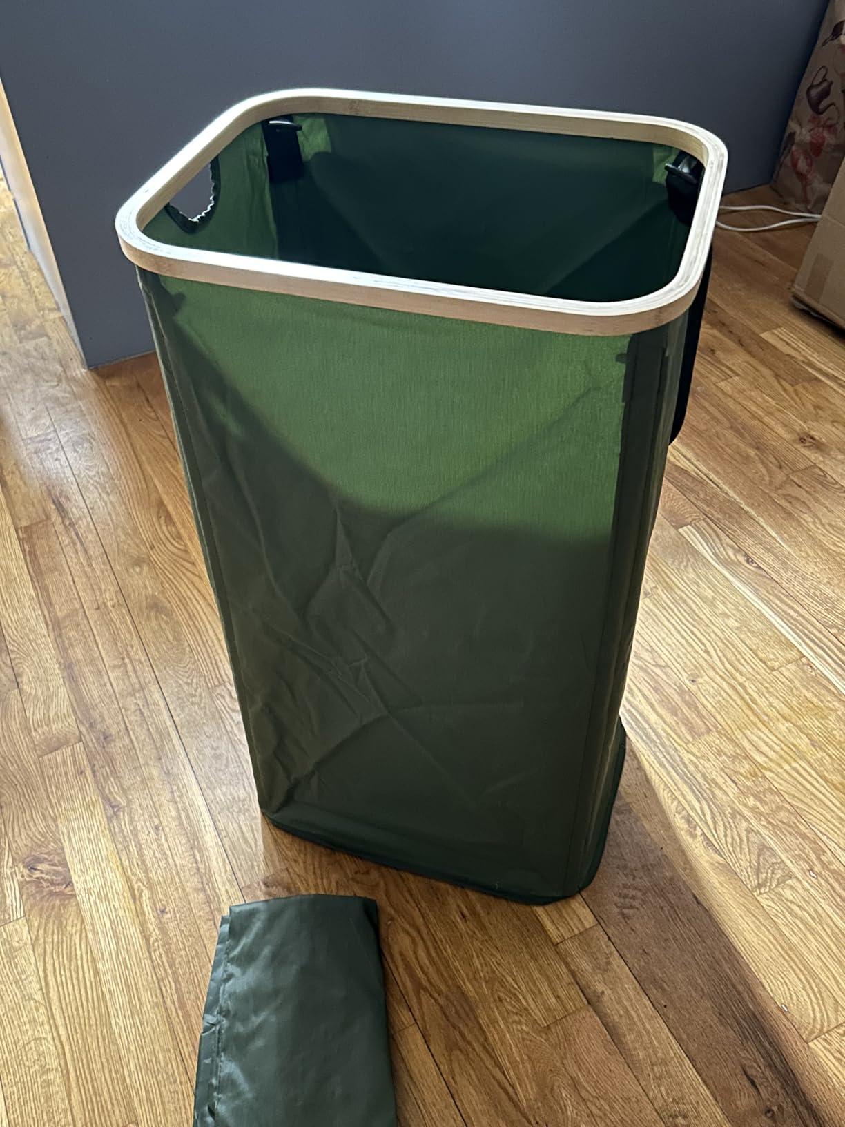 Lifewit 100L Laundry Basket with Lid, Clothes Hampers for Laundry with Bamboo Handles and 1 Removable Bag, Large Foldable Laundry Hamper for Bedroom, Bathroom, Dorm, Laundry Room, Beige Customer Review Lifewit 100L Laundry Basket with Lid, Clothes Hampers for Laundry with Bamboo Handles and 1 Removable Bag, Large Foldable Laundry Hamper for Bedroom, Bathroom, Dorm, Laundry Room, Beige - Customer Photo 2