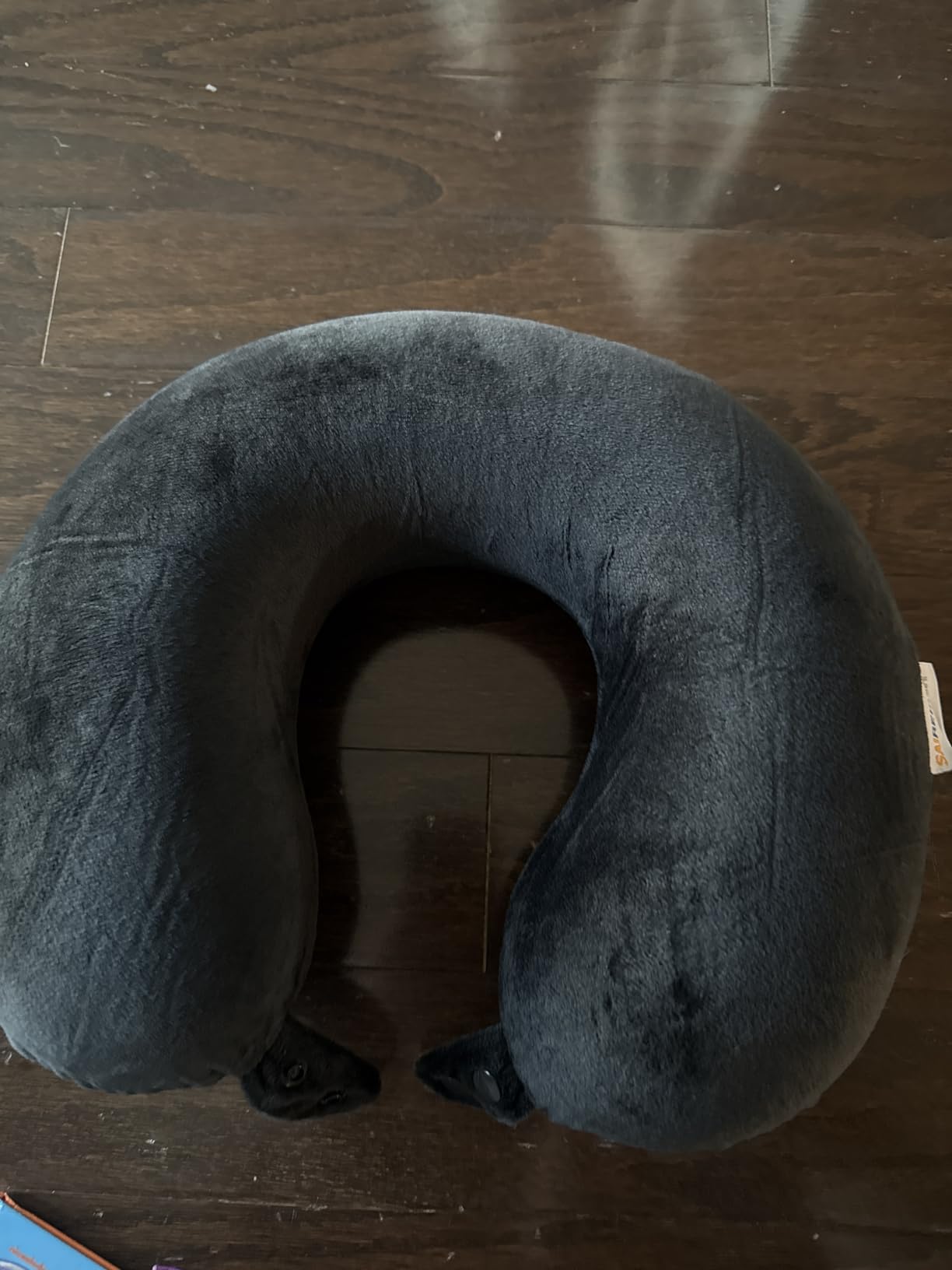 SAIREIDER Travel Pillow 100% Pure Memory Foam Travel Neck Pillow, Airplane Pillow for Traveling Customer Review SAIREIDER Travel Pillow 100% Pure Memory Foam Travel Neck Pillow, Airplane Pillow for Traveling - Customer Photo 1