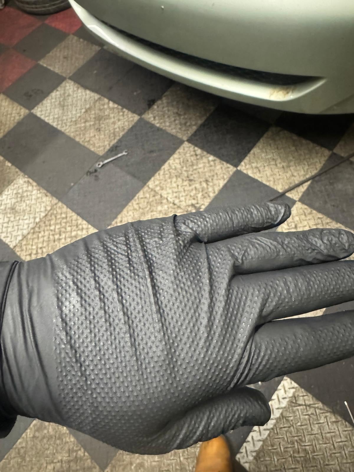 NEOTRIL 8 Mil Heavy Duty Disposable Nitrile Gloves with Diamond Texture Grip Rubber Gloves Latex & Powder Free - Customer Photo 2