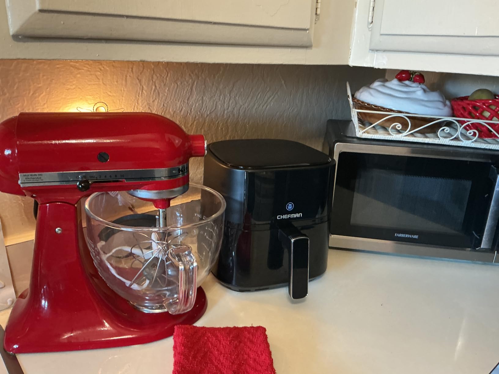 Chefman Air Fryer - 4 QT Compact Airfryer for Quick & Easy Meals in Minutes, Features Hi-Fry Technology for Extra Crisp, Touchscreen Controls with 4 Presets, Nonstick & Dishwasher Safe Basket - Black customer photo 1