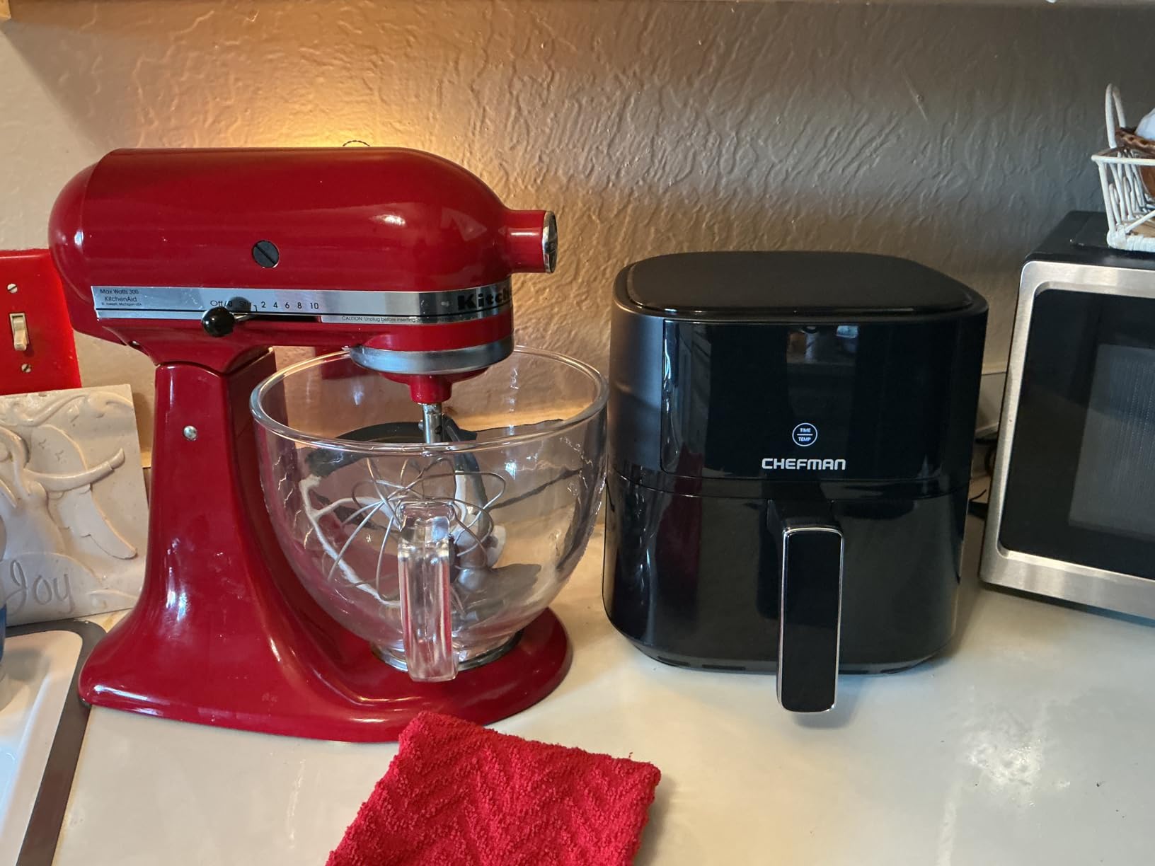 Chefman Air Fryer - 4 QT Compact Airfryer for Quick & Easy Meals in Minutes, Features Hi-Fry Technology for Extra Crisp, Touchscreen Controls with 4 Presets, Nonstick & Dishwasher Safe Basket - Black customer photo 2