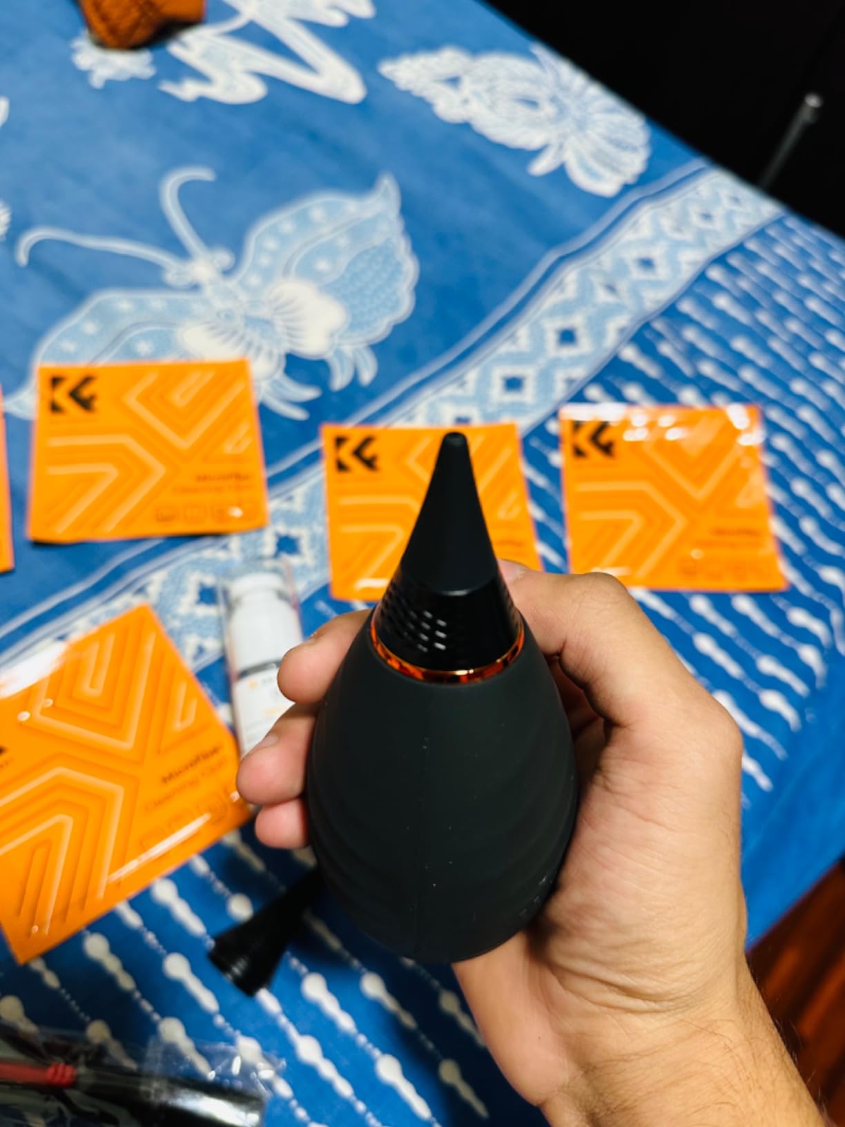 K&F CONCEPT 10-in-1 Camera Lens Cleaning Kit for DSLR Camera Lens Filter Cell Phones with Advanced Silicone Air Blower*1+Short Nozzle*1+Long Nozzle*1+Cleaning Cloth*6+Cleaning Pen*1+15ML Cleaner*1 Customer Review K&F CONCEPT 10-in-1 Camera Lens Cleaning Kit for DSLR Camera Lens Filter Cell Phones with Advanced Silicone Air Blower*1+Short Nozzle*1+Long Nozzle*1+Cleaning Cloth*6+Cleaning Pen*1+15ML Cleaner*1 - Customer Photo 2
