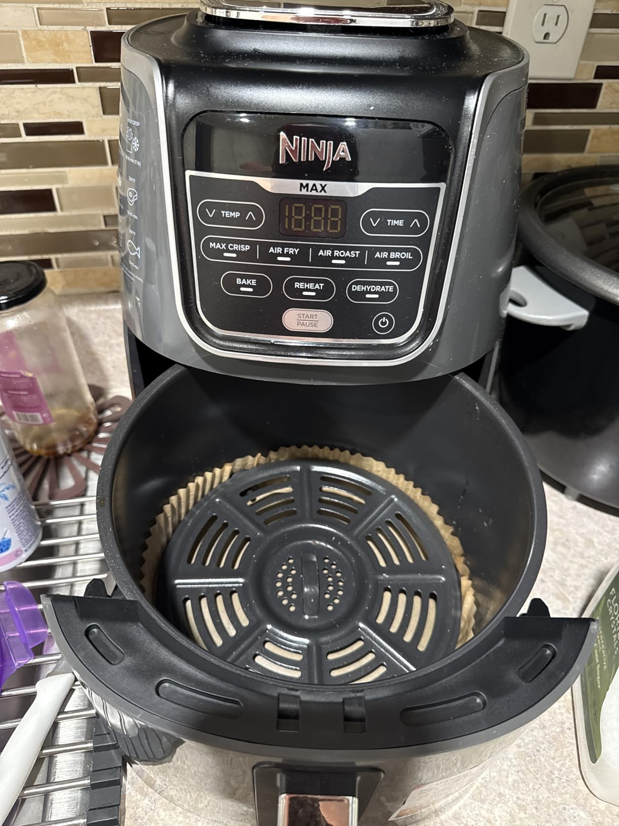 Ninja Air Fryer Pro, 5 Qt, 4-in-1, Grey, AF141 | Air fry, roast, reheat, dehydrate, 1750W, 400F max, Fits 4 lbs fries, Nonstick basket, Dishwasher-safe customer photo 1