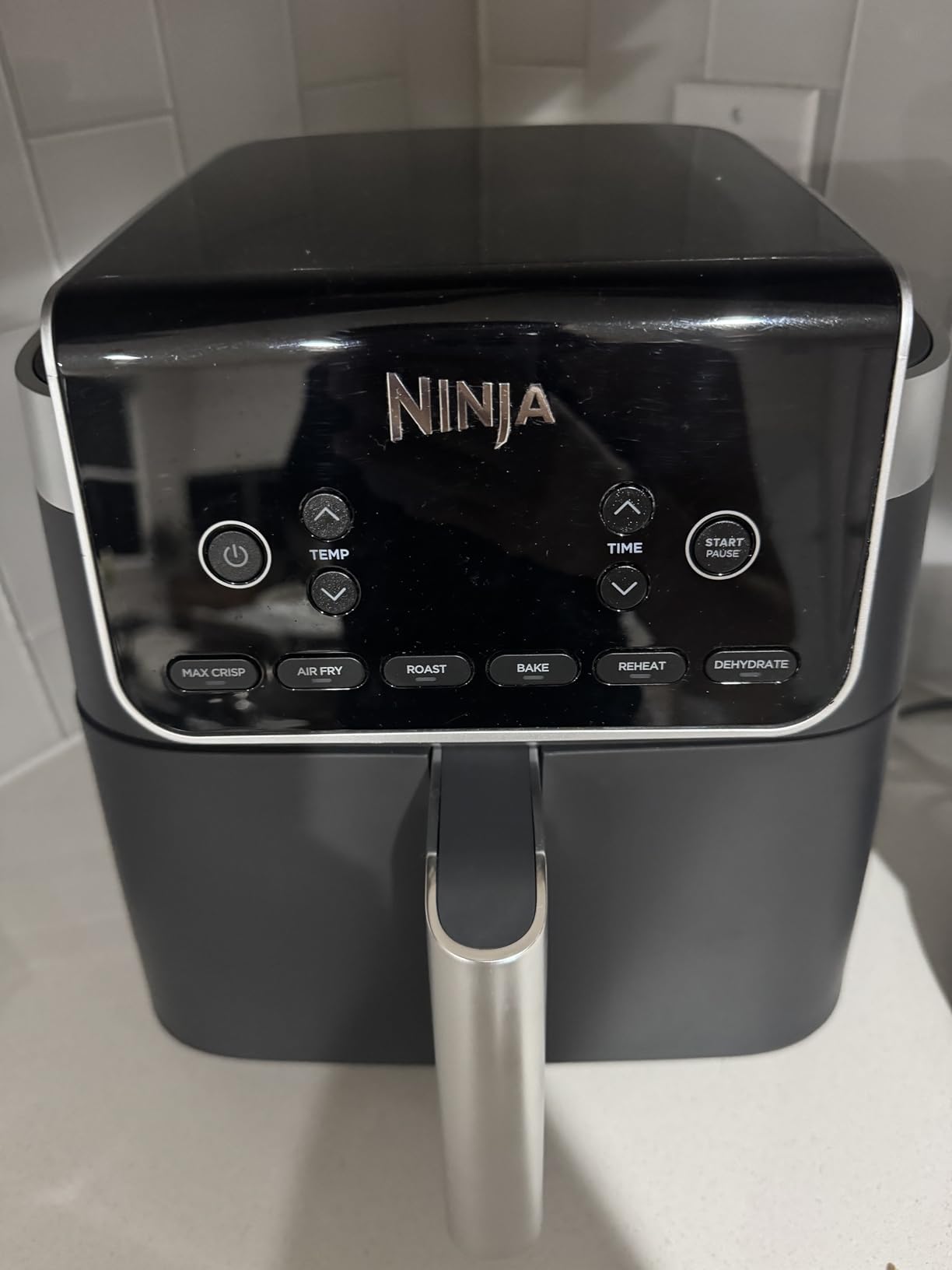 Ninja Air Fryer Pro, 5 Qt, 4-in-1, Grey, AF141 | Air fry, roast, reheat, dehydrate, 1750W, 400F max, Fits 4 lbs fries, Nonstick basket, Dishwasher-safe customer photo 2