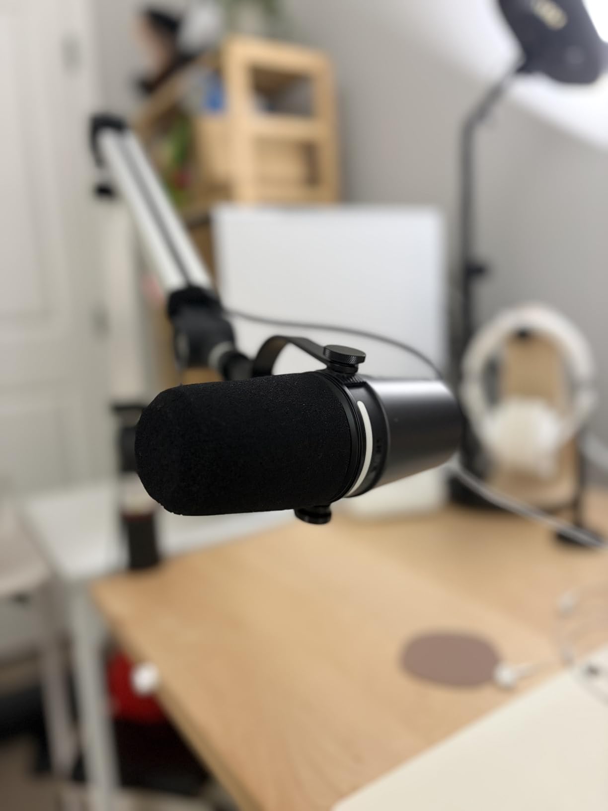 Shure MV7+ USB-C & XLR Podcast Dynamic Microphone - Black | USB-C and XLR dynamic mic with LED touch panel, auto level and pop filter for podcasting, streaming and recording customer photo 2