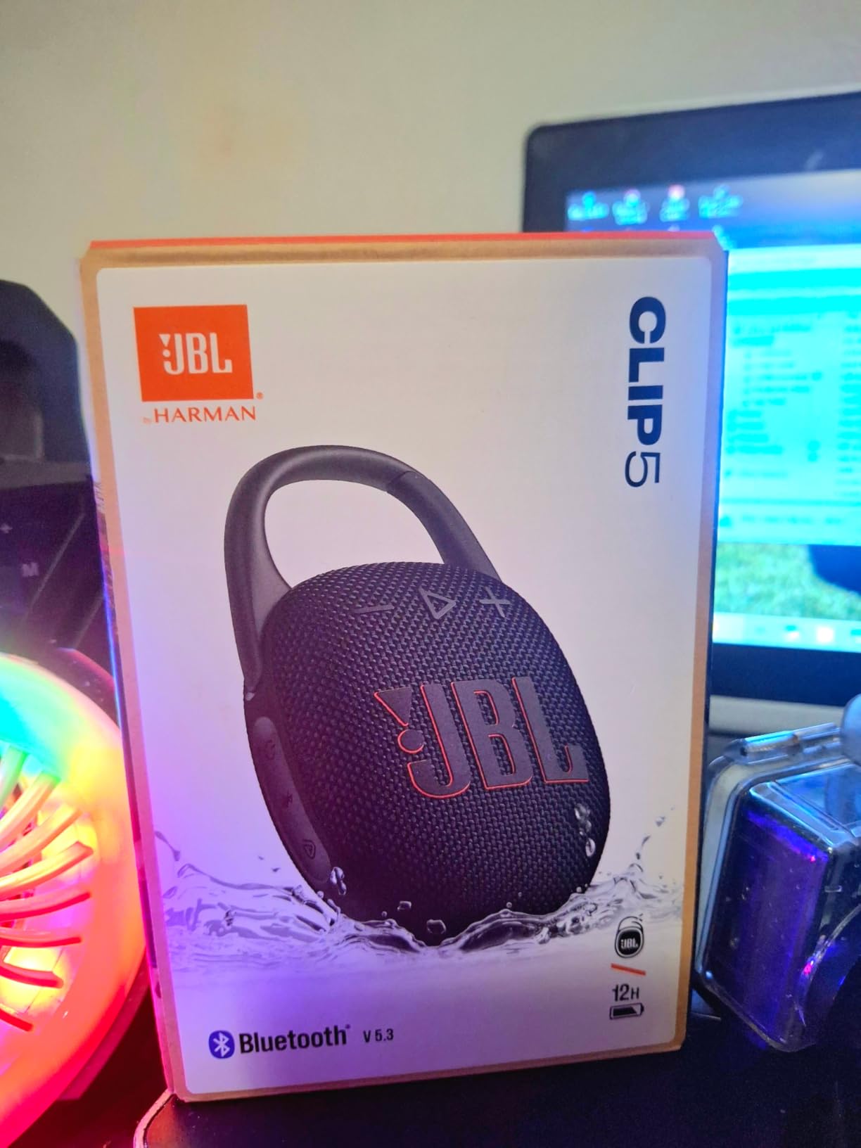 JBL Clip 5 - Ultra-Portable, Waterproof & Dustproof Bluetooth Speaker, Big JBL Pro Sound with Punchy bass, Integrated Carabiner, Up to 12 Hours of Play, Made in Part with Recycled Materials (Black) Customer Review JBL Clip 5 - Ultra-Portable, Waterproof & Dustproof Bluetooth Speaker, Big JBL Pro Sound with Punchy bass, Integrated Carabiner, Up to 12 Hours of Play, Made in Part with Recycled Materials (Black) - Customer Photo 1