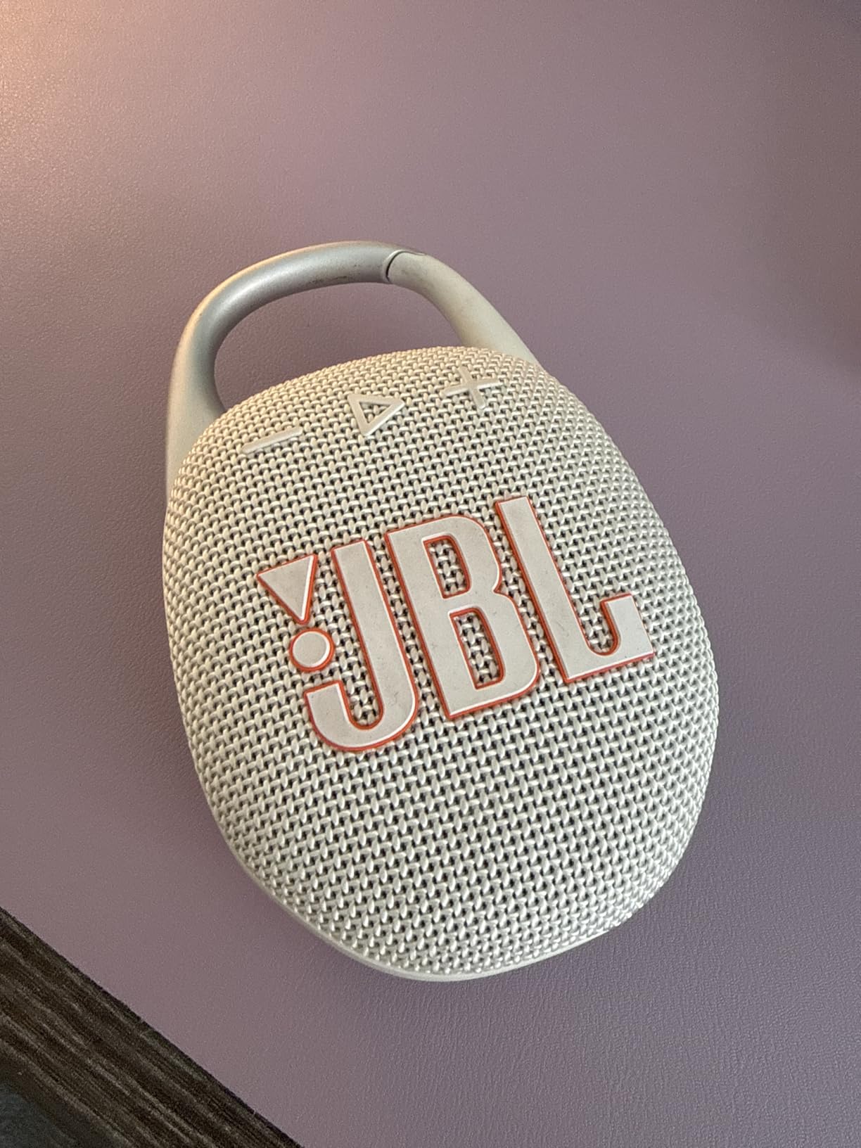 JBL Clip 5 - Ultra-Portable, Waterproof & Dustproof Bluetooth Speaker, Big JBL Pro Sound with Punchy bass, Integrated Carabiner, Up to 12 Hours of Play, Made in Part with Recycled Materials (Black) Customer Review JBL Clip 5 - Ultra-Portable, Waterproof & Dustproof Bluetooth Speaker, Big JBL Pro Sound with Punchy bass, Integrated Carabiner, Up to 12 Hours of Play, Made in Part with Recycled Materials (Black) - Customer Photo 2