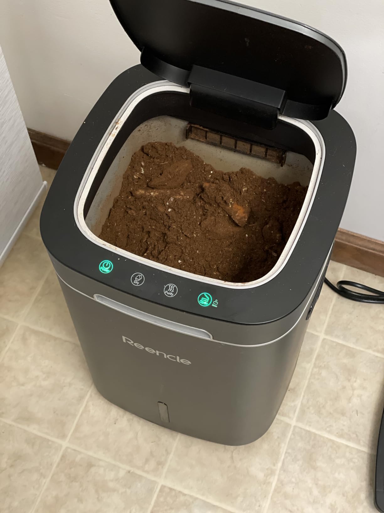 Reencle Prime Electric Composter - 14L Kitchen Composter, Decomposes Up to 2.2 lbs Food Waste Daily, Odorless Indoor Composting with Whisper-Quiet Technology & Rapid Decomposition (Silver) - Customer Photo 1