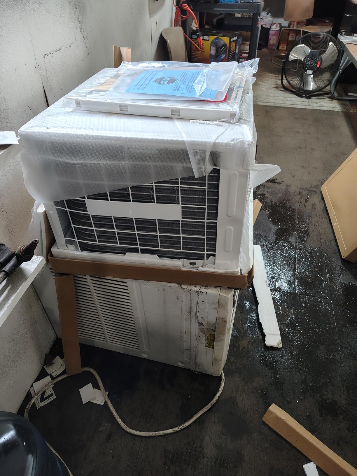 Whirlpool 8,000 BTU Window Air Conditioner with Dehumidifier, 115V, Window AC for Rooms up to 350 Sq. Ft., Living Room, Bedroom, or Apartment, with 3 Speeds, Remote Control, and 24H Timer, White customer photo 2