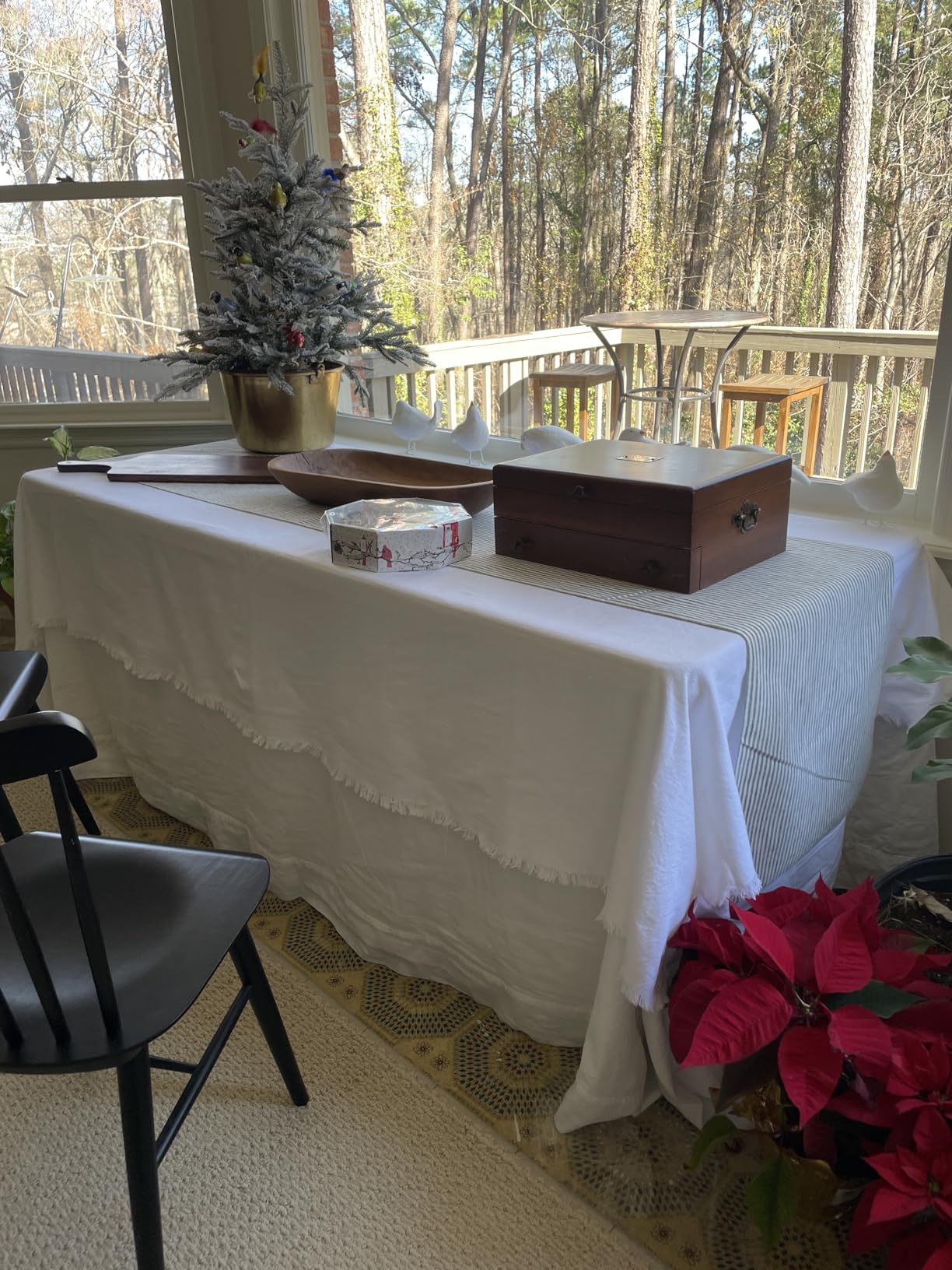 Amazon Basics Folding Table 6 ft White | Portable, Heavy Duty, Indoor & Outdoor, with Carrying Handle Customer Review Amazon Basics Folding Table 6 ft White | Portable, Heavy Duty, Indoor & Outdoor, with Carrying Handle - Customer Photo 1