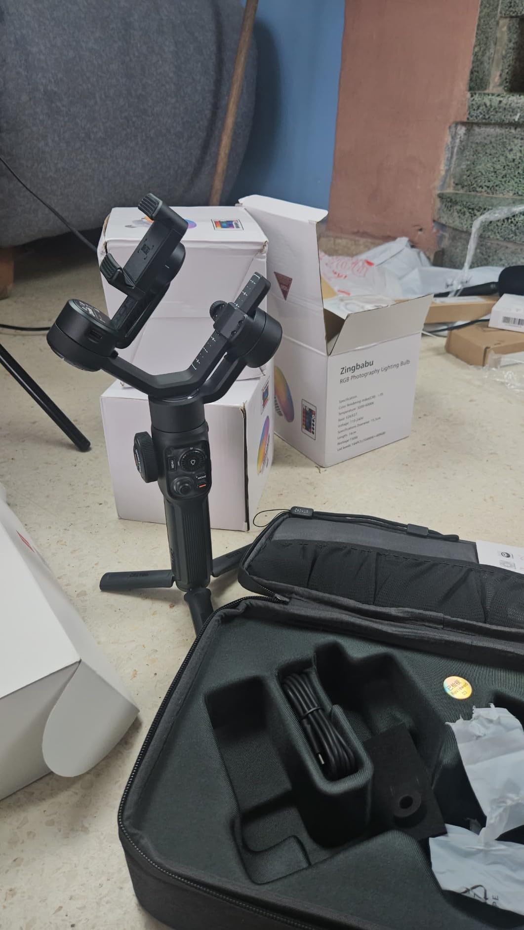 ZHIYUN Smooth 5S AI [Official] 3-Axis Gimbal Stabilizer for Smartphone, iPhone Gimbal with Built-in Fill Light, Tripod, Phone Stabilizer for Video Recording Supports Gesture Control, 360 Inception - Customer Photo 2