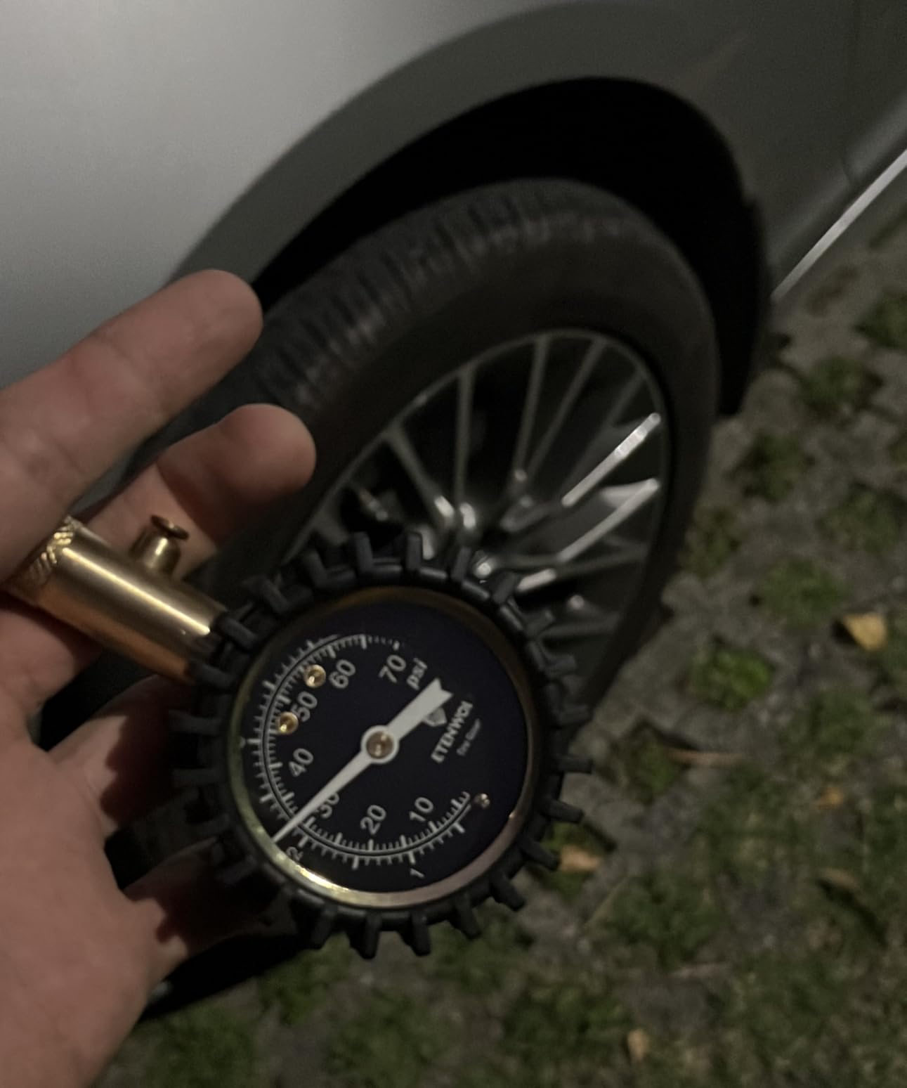 ETENWOLF Tire Pressure Gauge for Cars 0-75 PSI, Air Pressure Gauge with Large Glow Dial, Calibrated to ANSI B40.1 Grade A(Plus-Minus 1%), Tire Gauge for Tire Pressure Car Accessories (Black) Customer Review ETENWOLF Tire Pressure Gauge for Cars 0-75 PSI, Air Pressure Gauge with Large Glow Dial, Calibrated to ANSI B40.1 Grade A(Plus-Minus 1%), Tire Gauge for Tire Pressure Car Accessories (Black) - Customer Photo 2