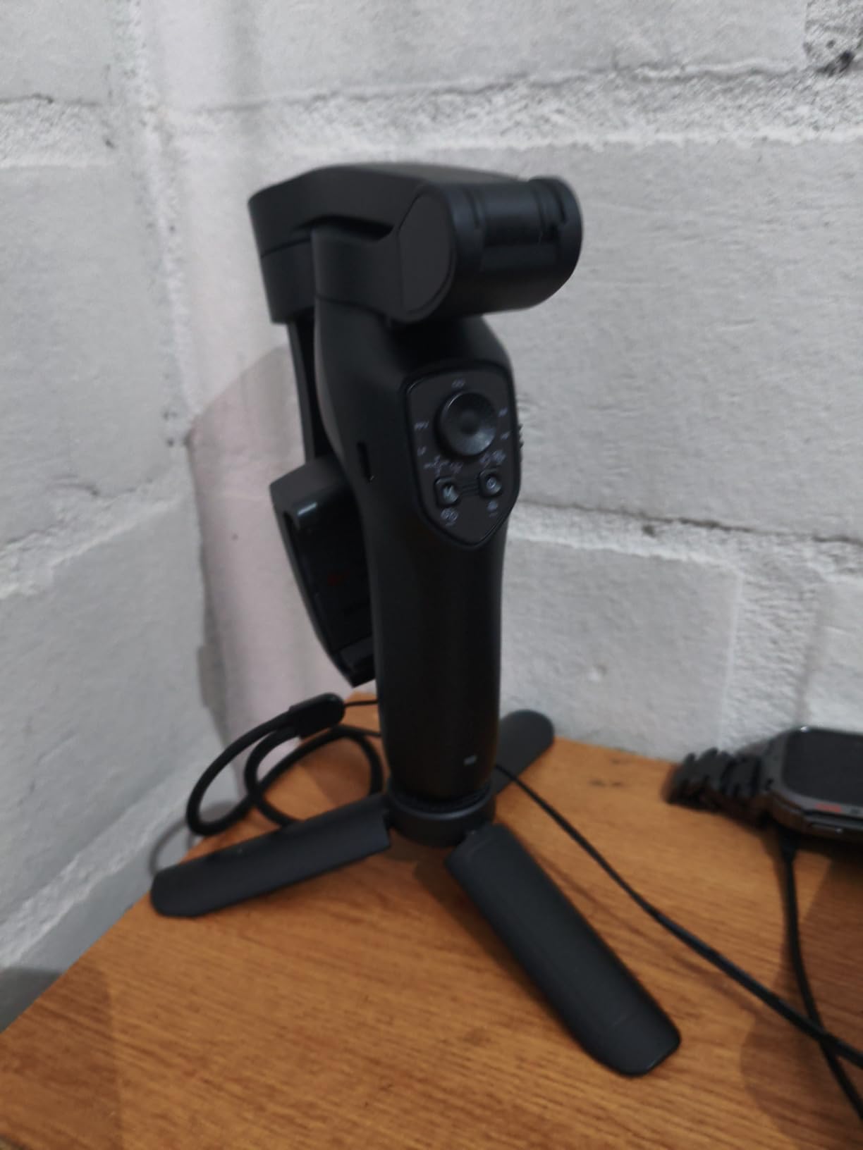 COMITOK L7C Pro, Gimbal stabilizer for iPhone, Phone Stabilizer for Video Recording with Face/Object Tracking, 3-Axis Gimbal for Android & iPhone 15 Pro Max, Foldable Phone Gimbal Vlog Recording - Customer Photo 1