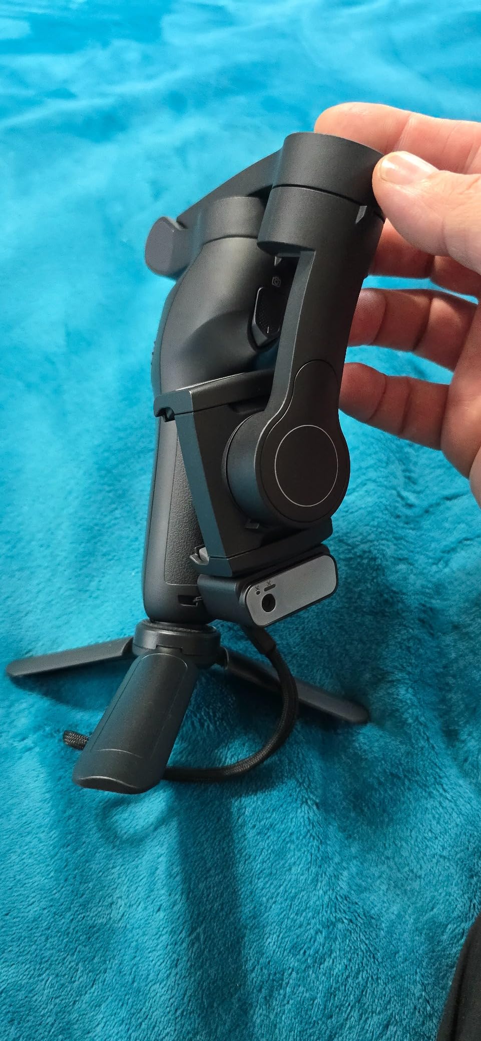COMITOK L7C Pro, Gimbal stabilizer for iPhone, Phone Stabilizer for Video Recording with Face/Object Tracking, 3-Axis Gimbal for Android & iPhone 15 Pro Max, Foldable Phone Gimbal Vlog Recording - Customer Photo 2