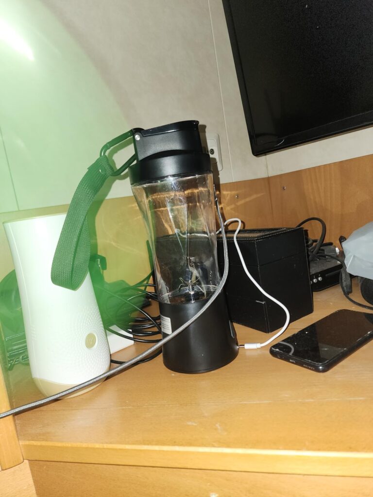 Portable Blender, Cordless, 24oz. Vessel, Personal Blender-for Shakes & Smoothies, BPA Free, Leakproof-Lid & Sip Spout, USB-C Rechargeable & Self Cleaning - Travel with 6 Sharp Blade, Black Customer Review Best Portable Blender