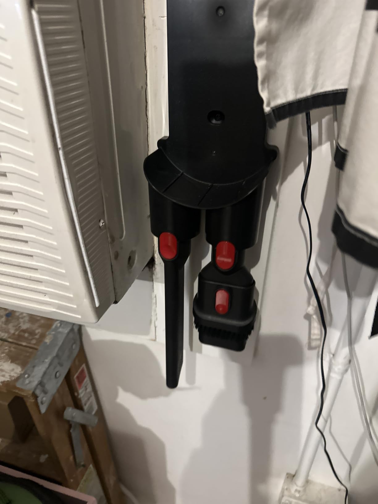 Tikom V500 Cordless Vacuum Cleaner for Home, 40000Pa/450W Stick Vacuum with LED Touch Screen, Charging Wall Dock, Anti-Tangle, Lightweight Handheld Vacuum for Pet Hair, Hard Floor, Carpet Customer Review Tikom V500 Cordless Vacuum Cleaner for Home, 40000Pa/450W Stick Vacuum with LED Touch Screen, Charging Wall Dock, Anti-Tangle, Lightweight Handheld Vacuum for Pet Hair, Hard Floor, Carpet - Customer Photo 2