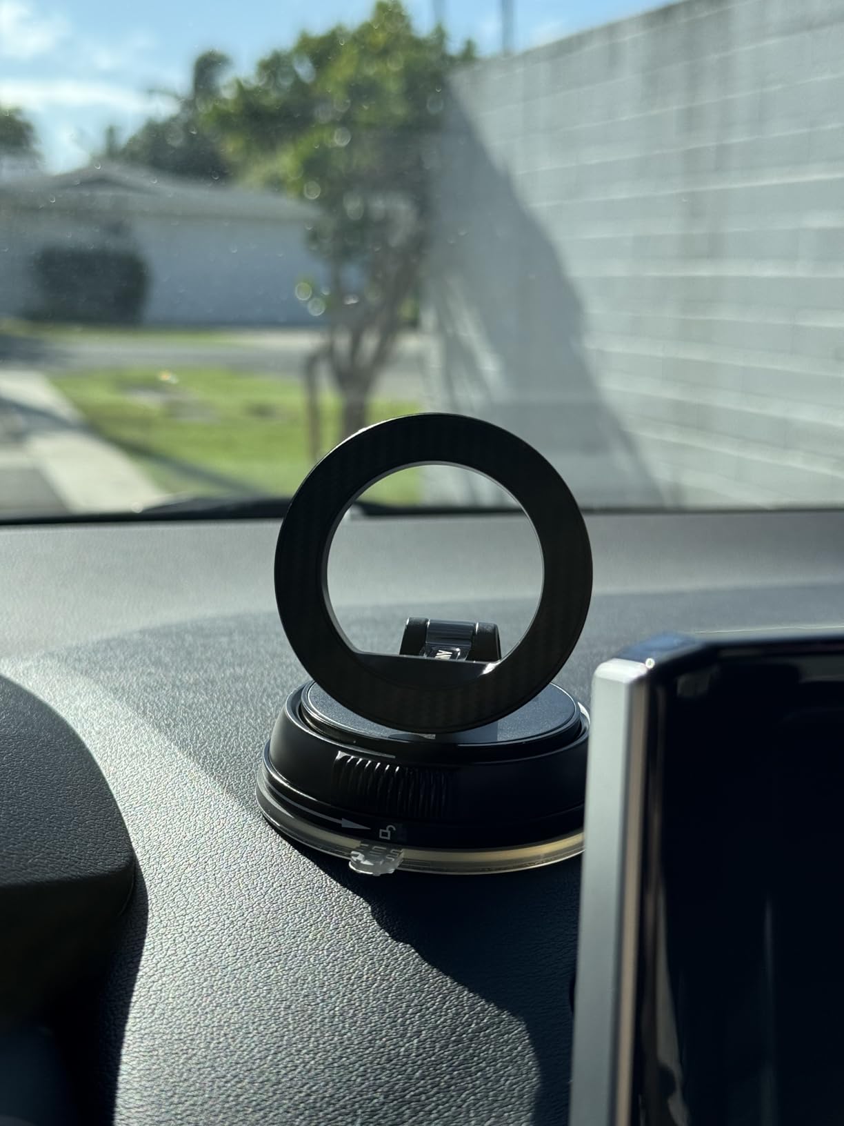 ANDERY Car Phone Holder for Magsafe 78+LBS Strongest Suction & 2400gf Magnetic 360° Adjustable Car Phone Mount, Phone Holders for Your Car for iPhone 17 Pro Max 16 15 14 13 12 Air Plus, Carbon Fiber Customer Review ANDERY Car Phone Holder for Magsafe 78+LBS Strongest Suction & 2400gf Magnetic 360° Adjustable Car Phone Mount, Phone Holders for Your Car for iPhone 17 Pro Max 16 15 14 13 12 Air Plus, Carbon Fiber - Customer Photo 3