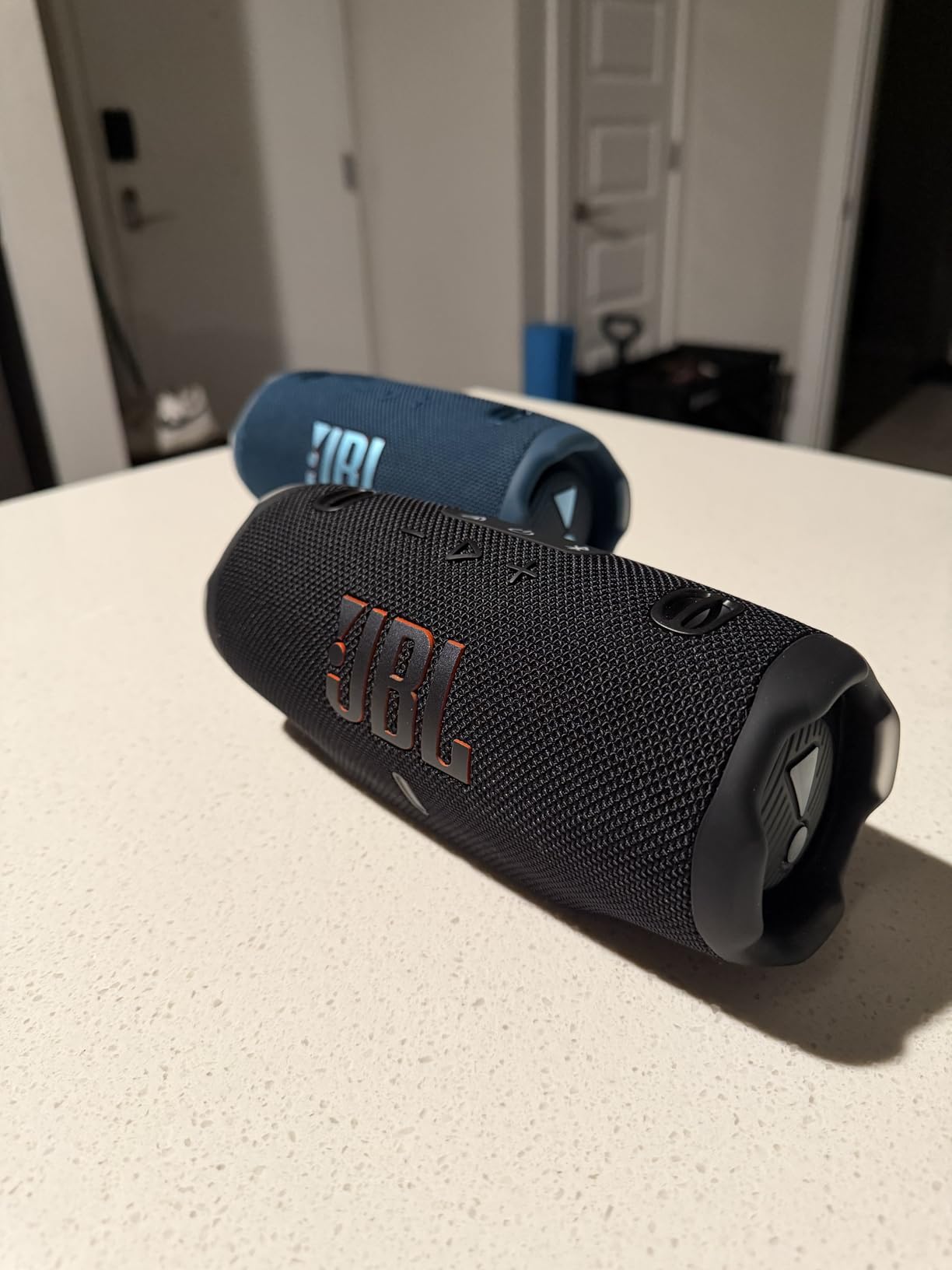 JBL Charge 6 - Portable Waterproof & Drop-Proof Bluetooth Speaker, Bold JBL Pro Sound with AI Sound Boost, 28Hrs of Playtime, Built-in powerbank & Comes with a Sturdy/Removable Carrying Strap (Black) customer photo 1