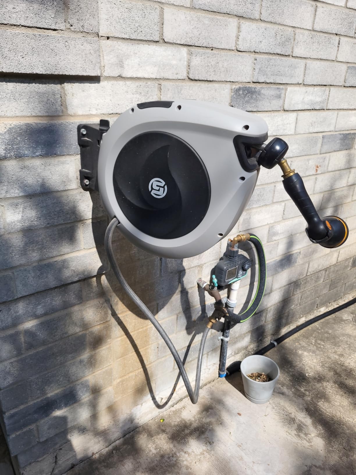 SUNPOW Retractable Garden Hose Reel 1/2 Inch x 33ft - Wall Mounted Lightweight Hose Reel with 3/4 Inch Brass Fittings & 10-Pattern Nozzle Customer Review SUNPOW Retractable Garden Hose Reel 1/2 Inch x 33ft - Wall Mounted Lightweight Hose Reel with 3/4 Inch Brass Fittings & 10-Pattern Nozzle - Customer Photo 1