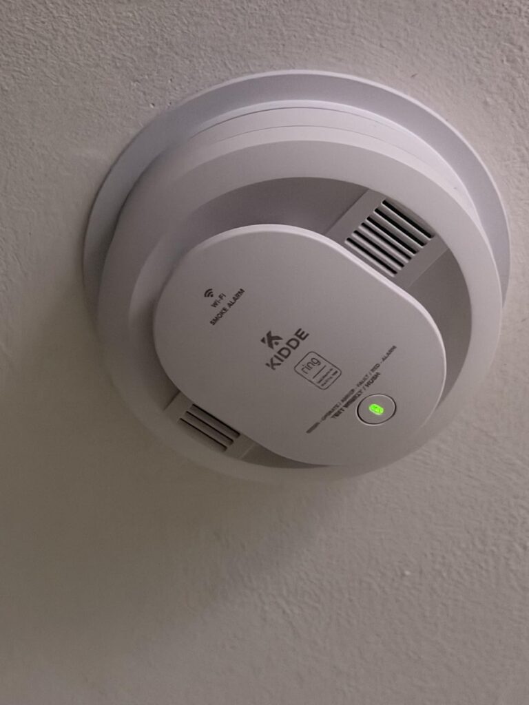Kidde Smart Smoke Detector, Ring App Enabled for Real-Time Notifications, Hardwired Alarm, AA Backup Battery Customer Review Best Smart Smoke Detector