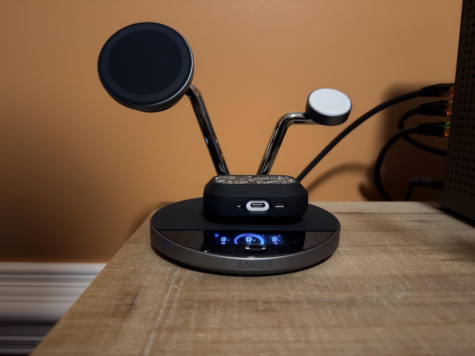 Anker Prime MagSafe Charger Compatible, 3-in-1 Charging Station, Qi2 25W Certified Wireless Charger Dock Stand, Smart Display with TEC Active Cooling, for iPhone 17, Apple Watch, AirPods, and More - Customer Photo 2