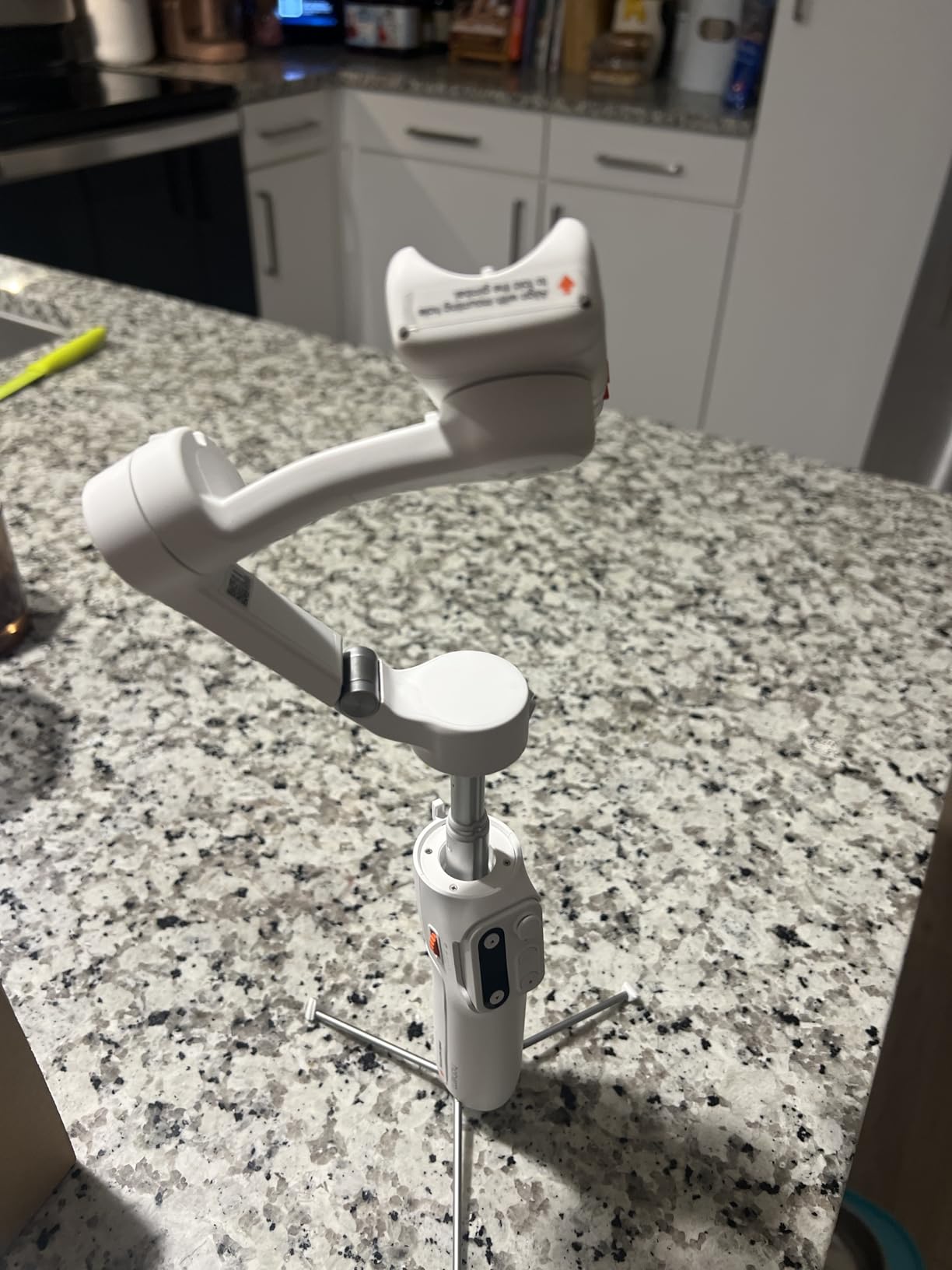 hohem iSteady V3 Ultra Gimbal Stabilizer for iPhone, Phone Gimbal with AI Auto Tracking, Detachable Touchscreen Remote, Built-in Extension Rod, Tripod, Fill Light, for Vlog, Travel, Pet, Fitness Customer Review hohem iSteady V3 Ultra Gimbal Stabilizer for iPhone, Phone Gimbal with AI Auto Tracking, Detachable Touchscreen Remote, Built-in Extension Rod, Tripod, Fill Light, for Vlog, Travel, Pet, Fitness - Customer Photo 1
