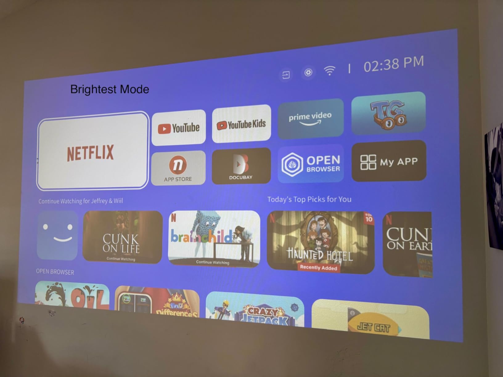 [Built-in Apps/4K Support] Smart Outdoor Projector with WiFi and Bluetooth, Movie Projector, DoIby Audio with Dual Speaker, Auto Focus w/ YouTube&PrimeVideo Proyector, Upgrad P62 Pro customer photo 2