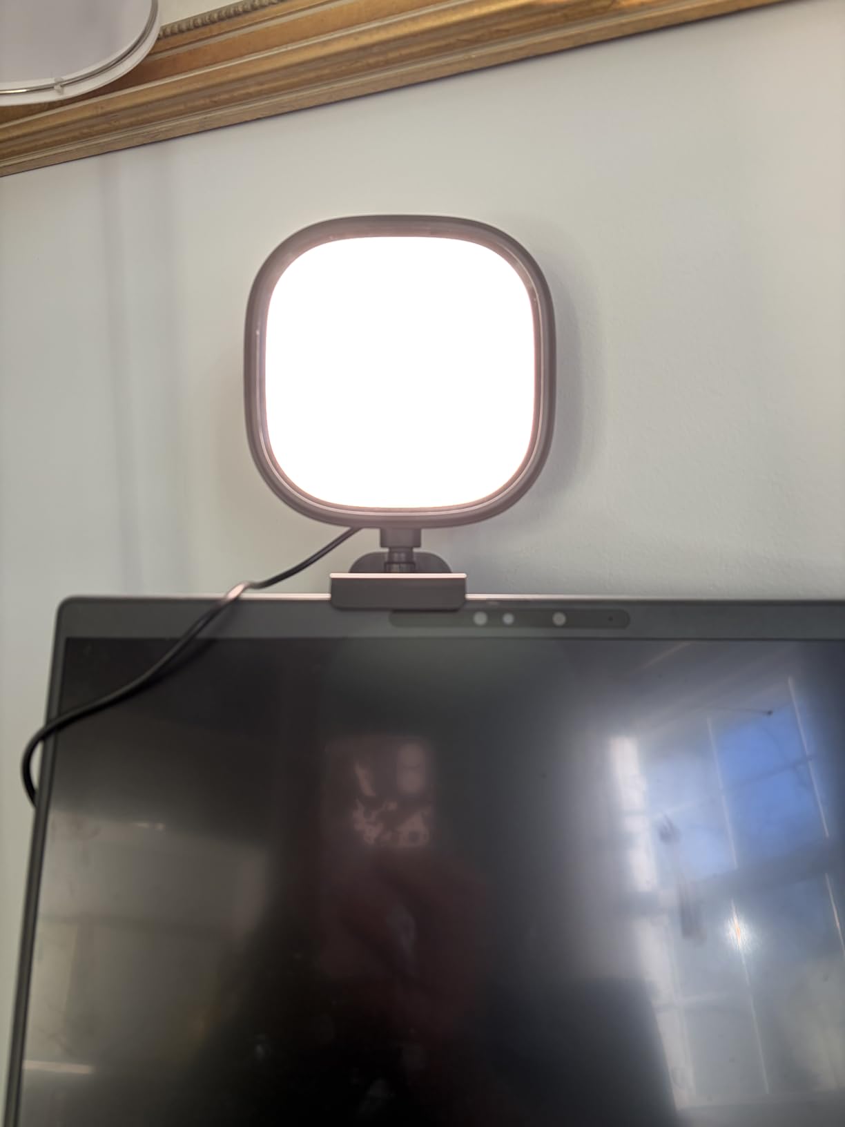 Upgraded Ring Light for Laptop, Monitor & Desk – Eye-Caring Diffused LED Computer Light with Screen-Safe Clip, Adjustable Monitor Mount, CRI 97.8+, 50 Lighting Modes for Zoom, Video Calls & Streaming - Customer Photo 1