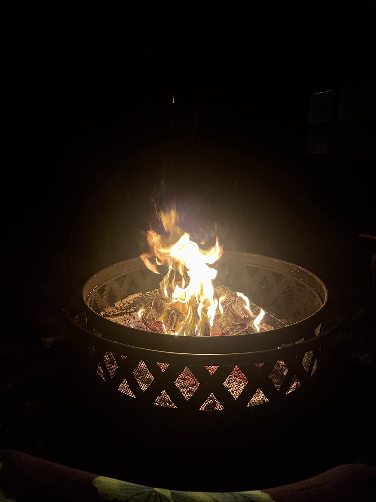Sunnydaze Crossweave Outdoor Fire Pit - Wood-Burning Fire Pit for Outside with Spark Screen, Poker and Round Cover - 36-Inch customer photo 1