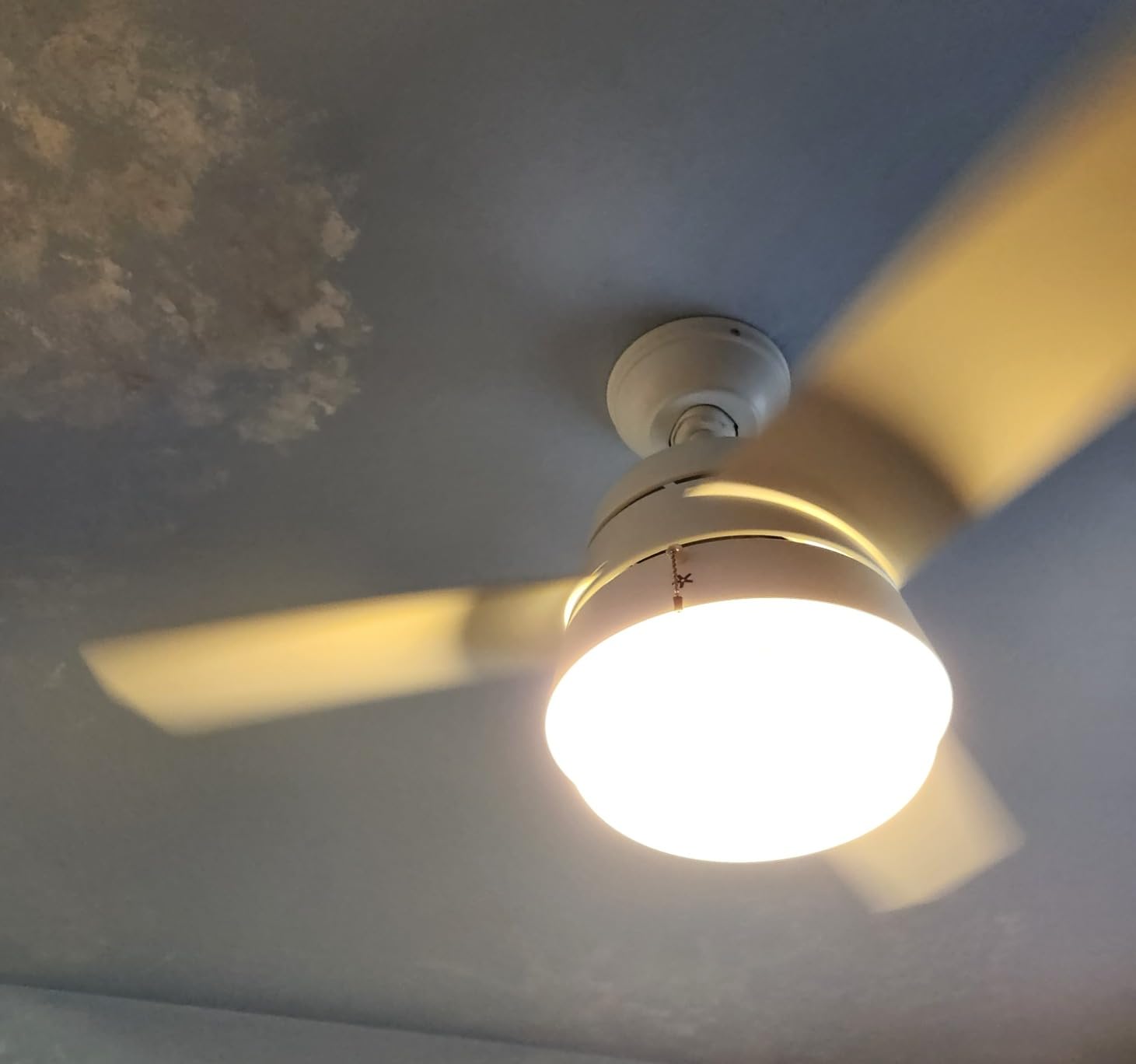 Hunter 36 inch Small Indoor Ceiling Fan with LED Light and Pull Chain - Modern Ceiling Fan, Standard Mount, 3 Blades, For Bedroom, Home Office, or Laundry Room, Quiet - Aker 59301, Fresh White customer photo 2