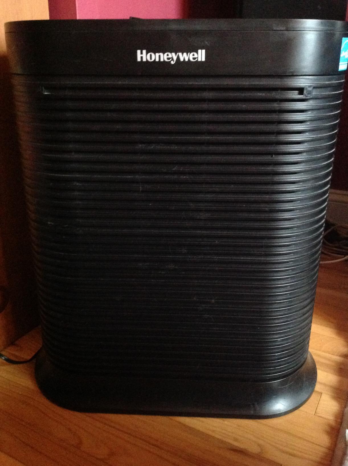Honeywell AllergenPlus HEPA Air Purifier for Home, 2250 Ft² Rooms in 1 hour, Reduces Allergens, Dust, Pollen, Smoke, Pet Dander, Odors, White, HPA304 customer photo 1