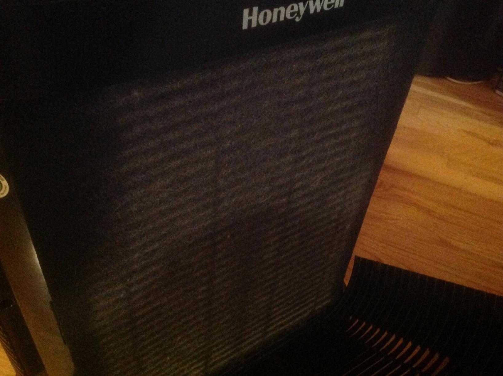 Honeywell AllergenPlus HEPA Air Purifier for Home, 2250 Ft² Rooms in 1 hour, Reduces Allergens, Dust, Pollen, Smoke, Pet Dander, Odors, White, HPA304 customer photo 2