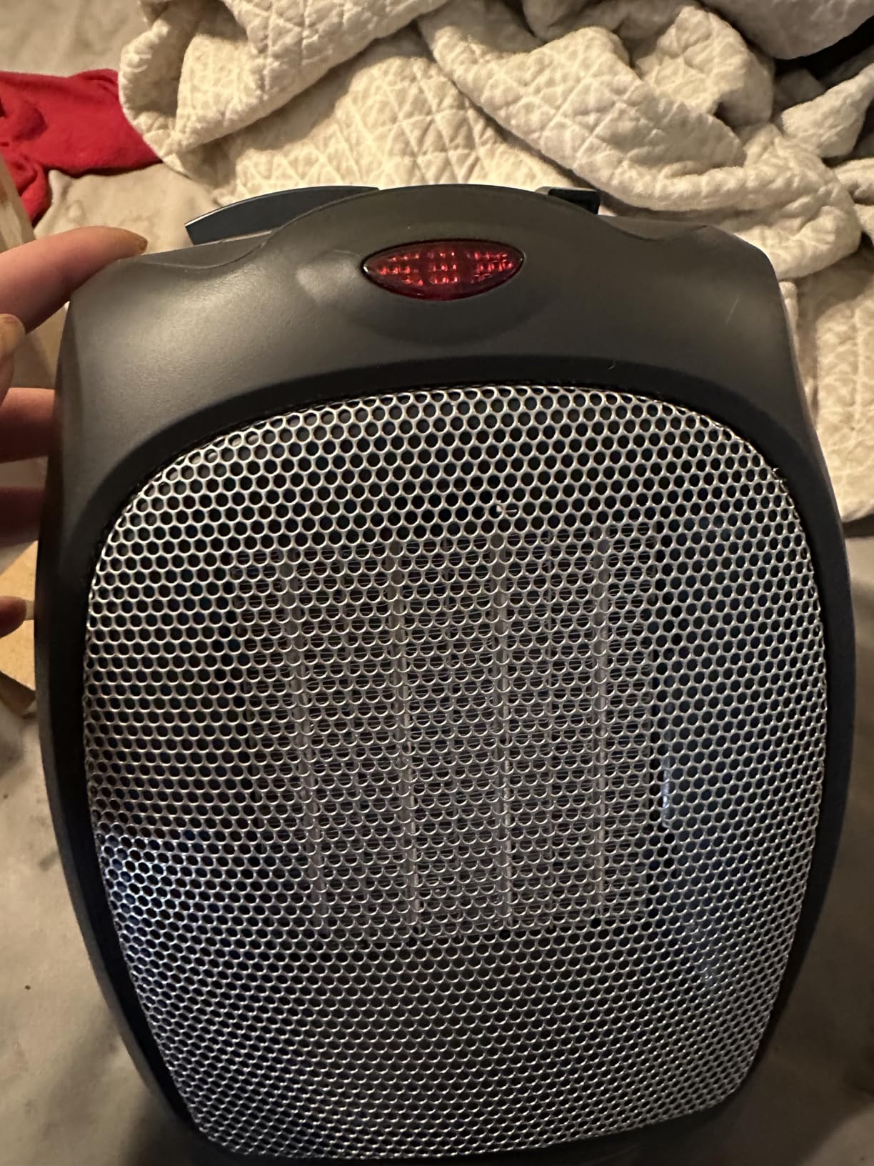Amazon Basics Oscillating Ceramic Portable Indoor Space Heater, Fast Heating Technology, Overheat and Tip-Over Protection, Adjustable Thermostat, 1500W, 7.52