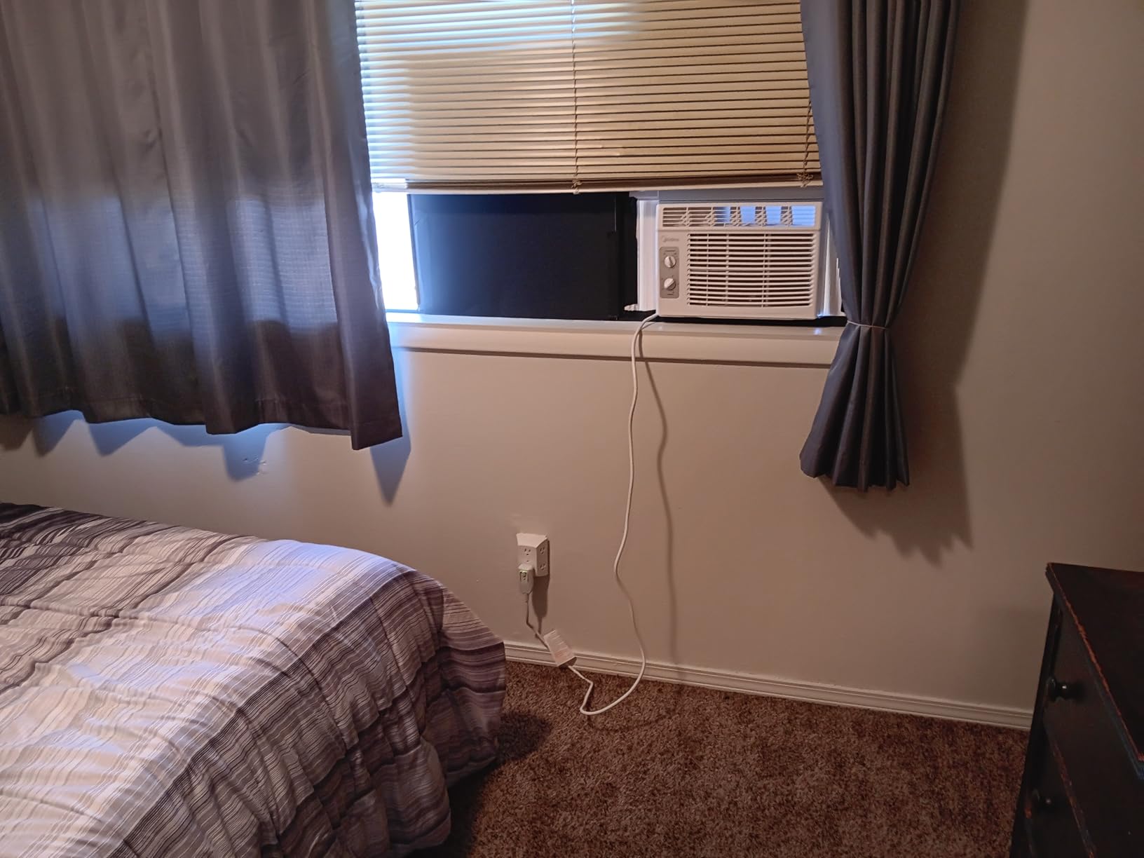 5,000 BTU EasyCool Small Window Air Conditioner - Cool up to 150 Sq. Ft. with Easy-to-Use Mechanical Controls and Reusable Filter, Perfect for Small Bedroom, Living Room, Home Office customer photo 2