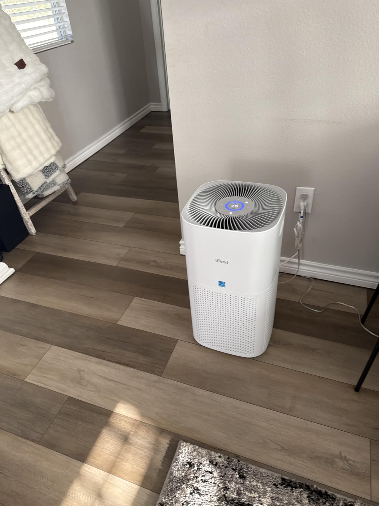 LEVOIT Air Purifiers for Home Large Room Up to 2933 Ft² With HEPA Sleep Mode, AHAM VERIFIDE, Smart WIFI, PM2.5 Monitor, 3-in-1 Filter For Smoke, Pet Allergies, Dust, Alexa Control, Core 600S-P, White customer photo 1