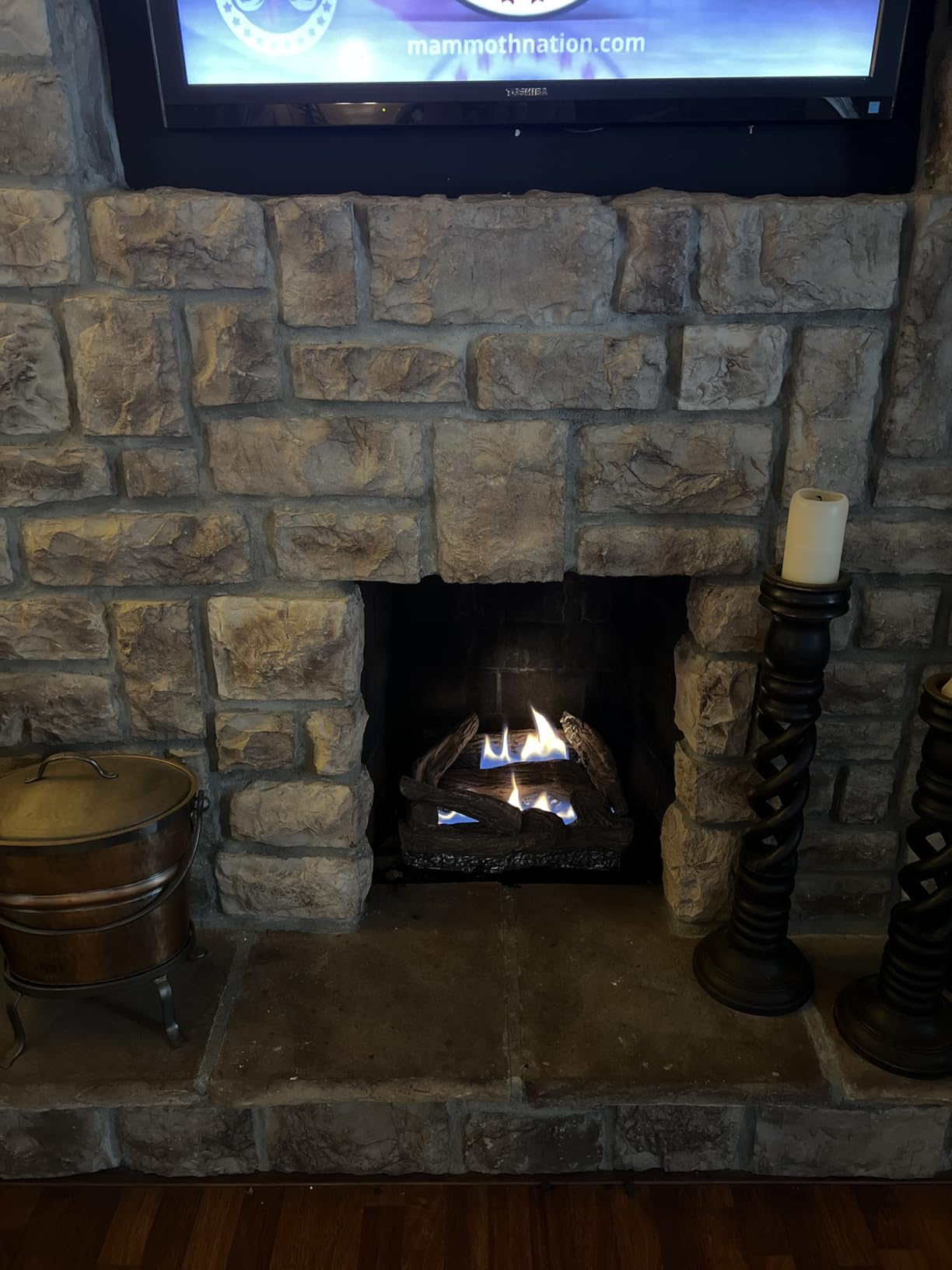 Duluth Forge DLS-18R-1 Dual Fuel Ventless Fireplace Logs Set with Remote Control, Use with Natural Gas or Liquid Propane, 30000 BTU, Heats up to 1000 Sq. Ft, Split Red Oak, 18 Inches customer photo 2