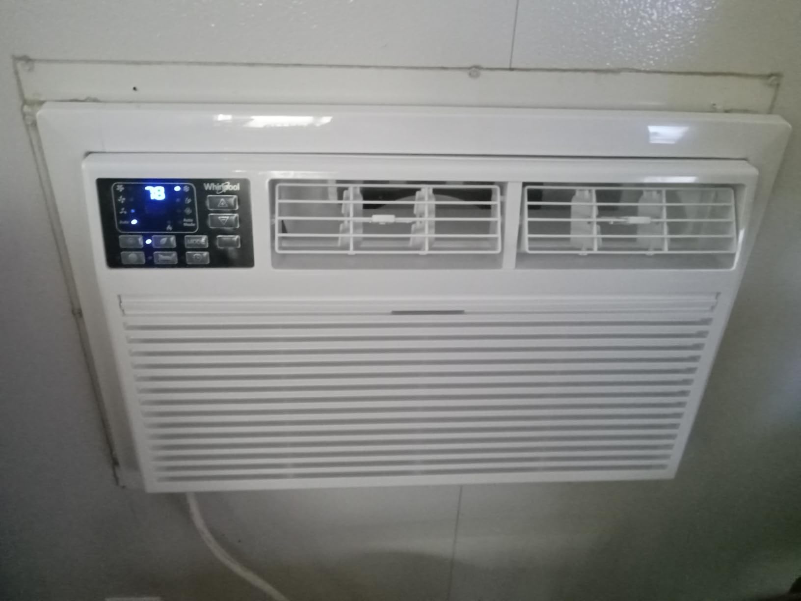 Whirlpool 10,000 BTU 230V Through-the-Wall Air Conditioner with Supplemental Heat, Dehumidifier and Remote, Wall AC Unit for Apartment, Living Room and Medium Rooms up to 450 Square Feet in White customer photo 1