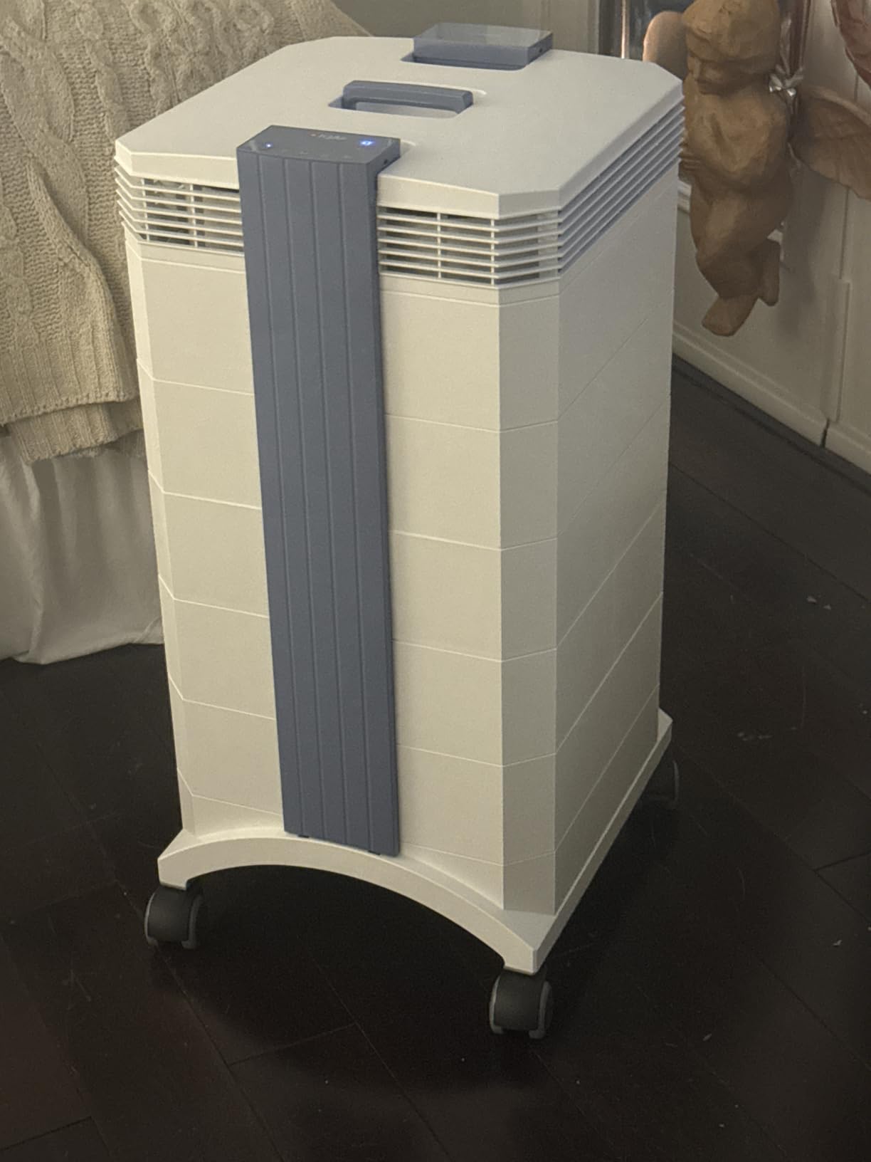IQAir GC MultiGas XE Air Purifier - Smart MultiGas Filtration for Rooms up to 1125 sq ft - Chemicals, Odors, VOCs, and Particles, Swiss Made, WiFi Enabled customer photo 1