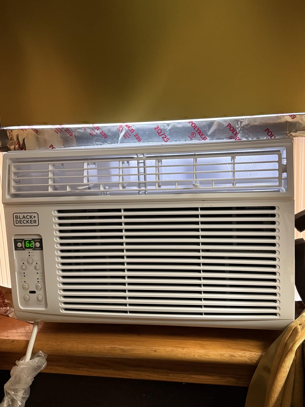 BLACK+DECKER Window or Through The Wall Air Conditioner 18000 BTU, AC Window Unit Cools Up to 1000 Square Feet, Window AC Unit with Remote Control, 3 Cooling Speeds and Fan Only, BD18WT6, White customer photo 2