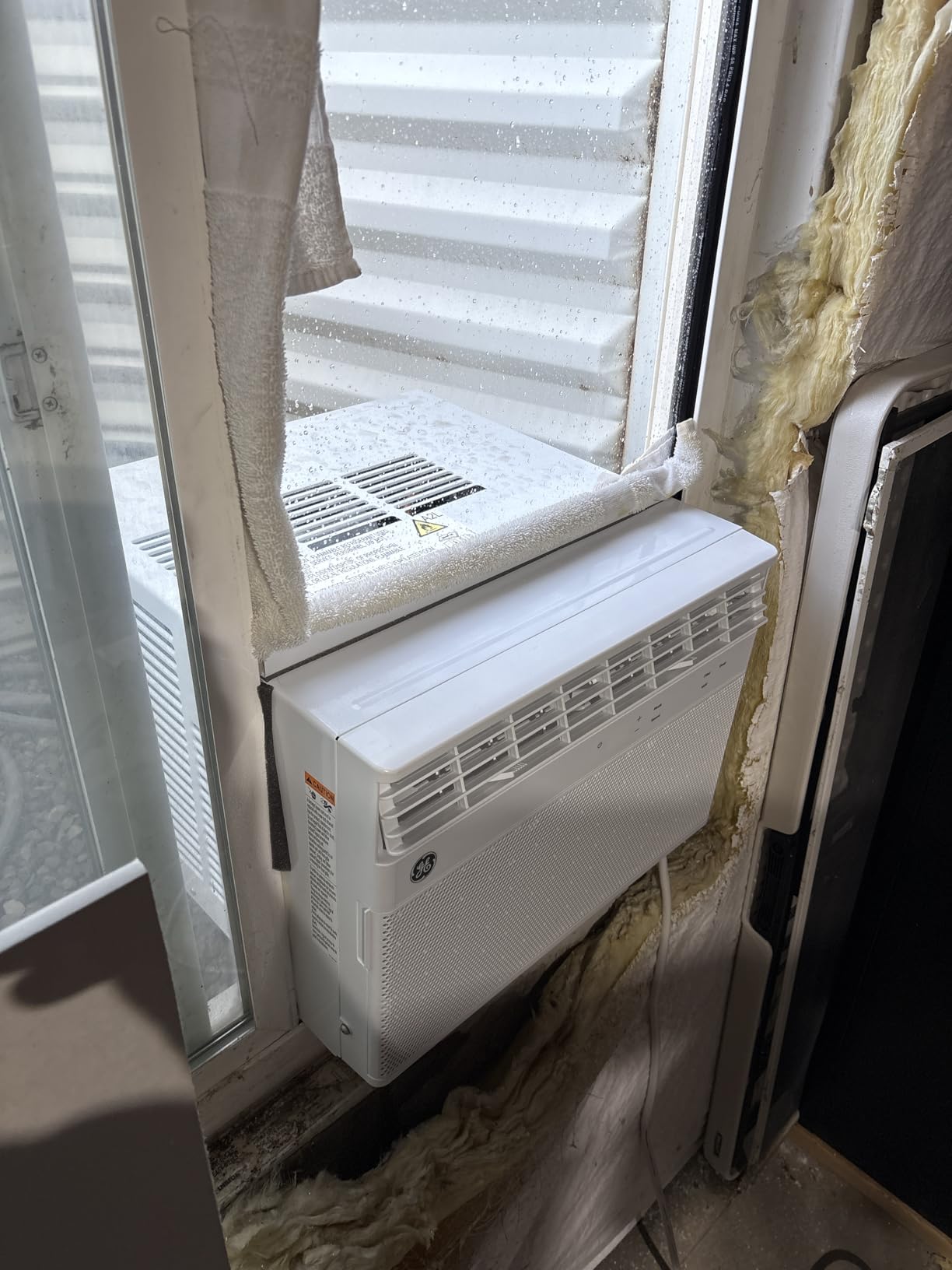 GE Window Air Conditioner 12,000 BTU for Rooms up to 550 sq ft., Wi-Fi Enabled, Energy-Efficient Cooling for Large Rooms, Easy Install Kit, Control Using Remote or Smartphone App customer photo 2